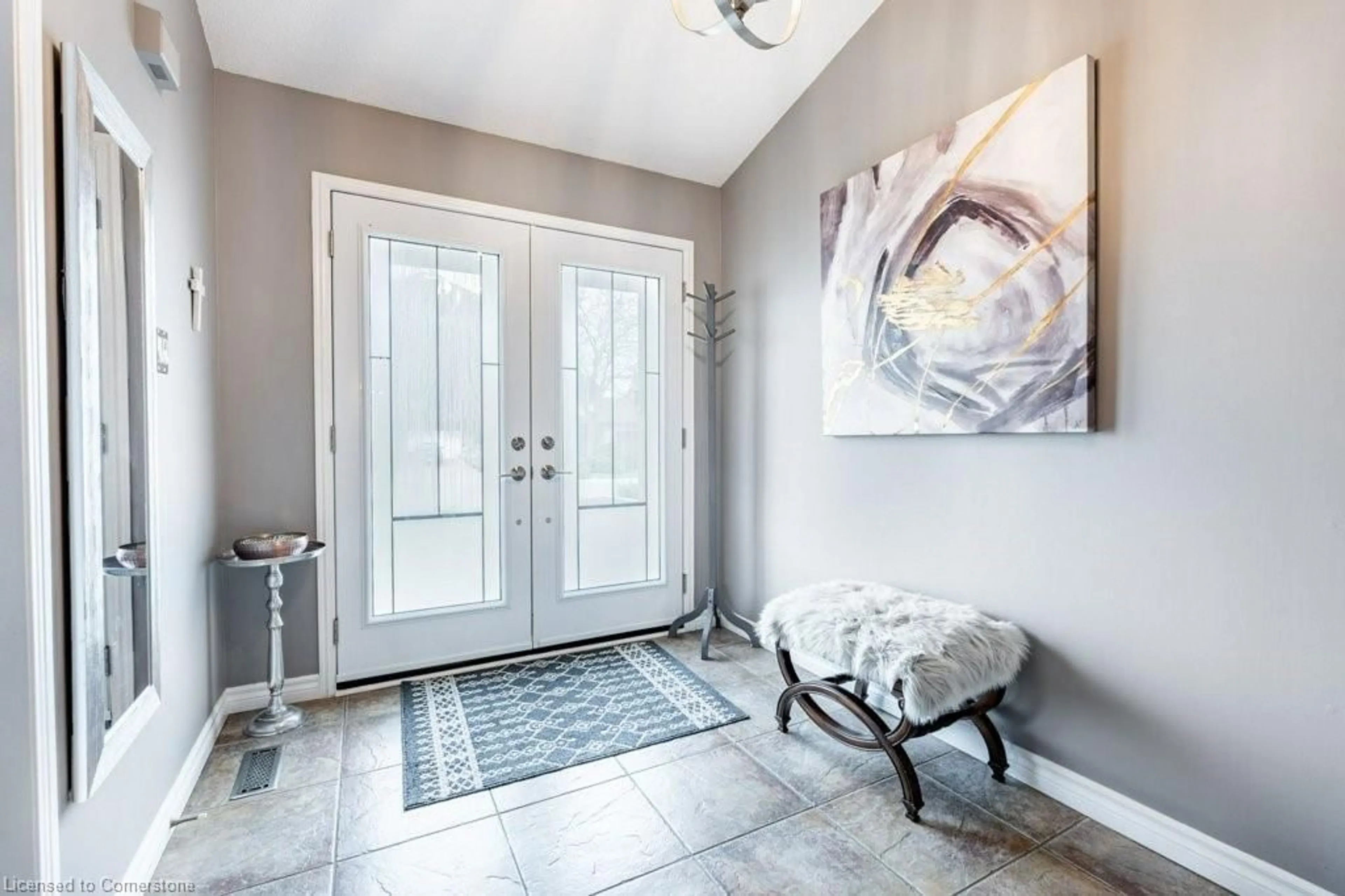 Indoor entryway for 14 Twin Crt, Hamilton Ontario L8W 2R8