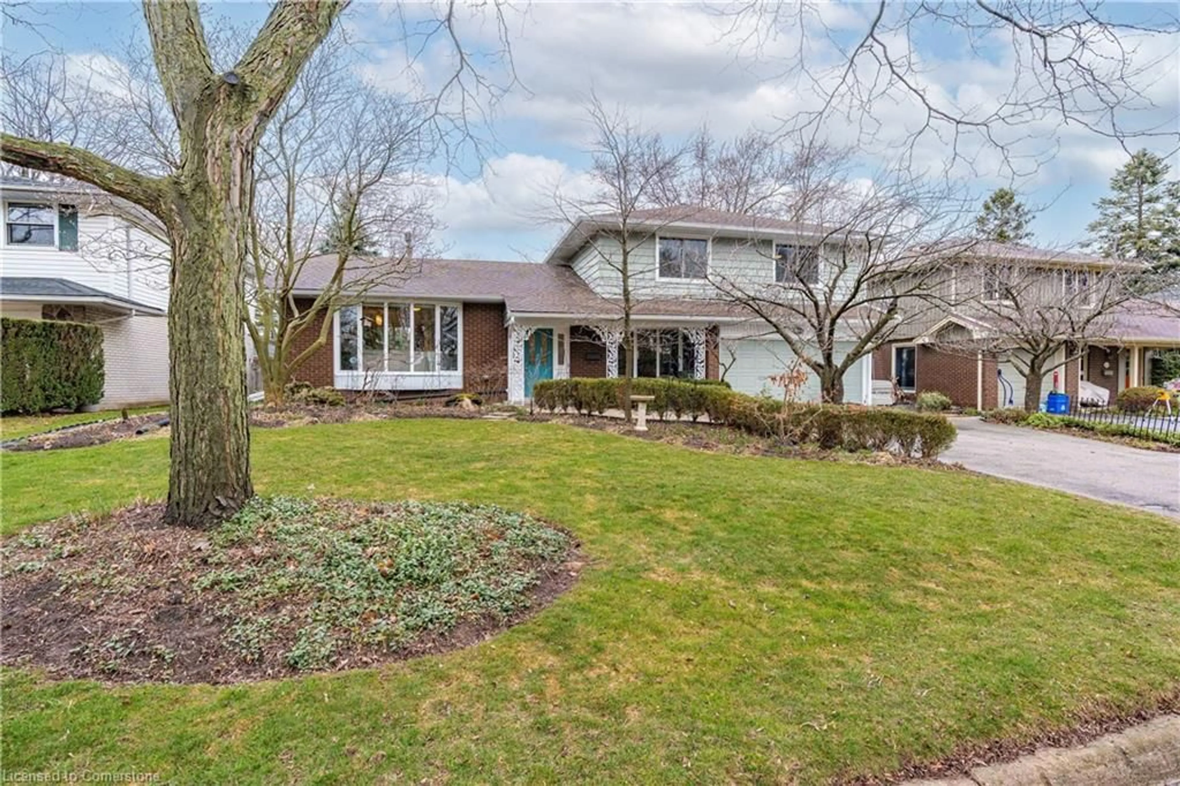 Home with brick exterior material, street for 5111 Bayfield Cres, Burlington Ontario L7L 3J5