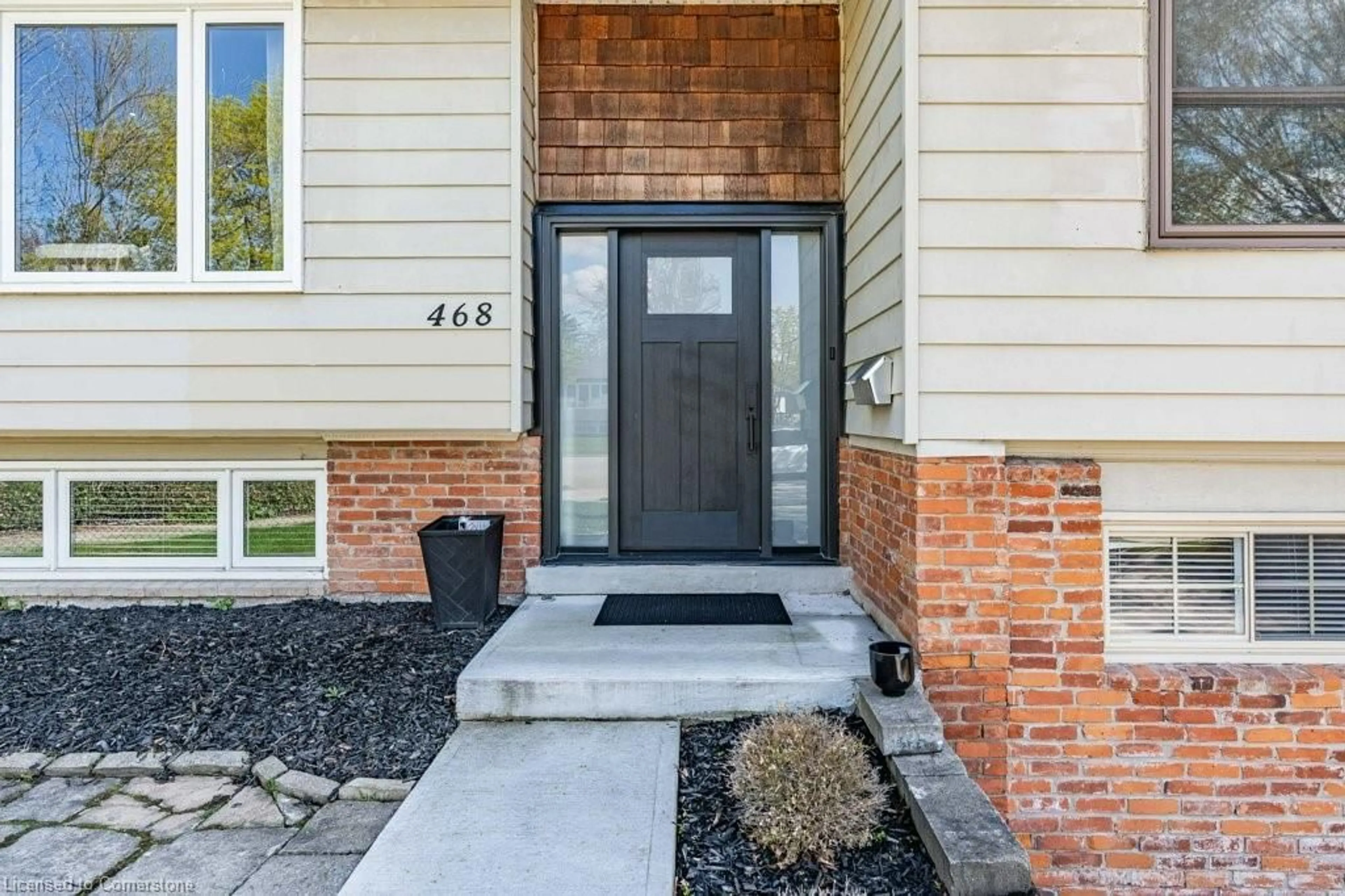 Indoor entryway for 468 Sparling Cres, Burlington Ontario L7L 5J4