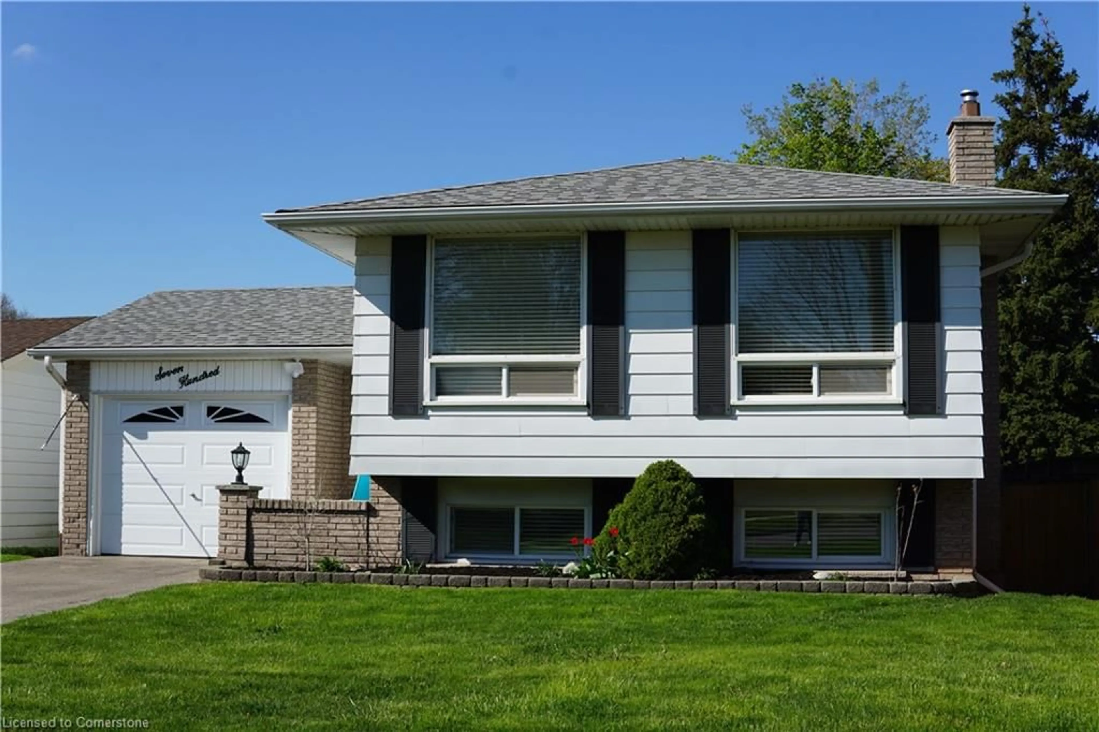 Home with vinyl exterior material, street for 700 Woodview Rd, Burlington Ontario L7N 3A5