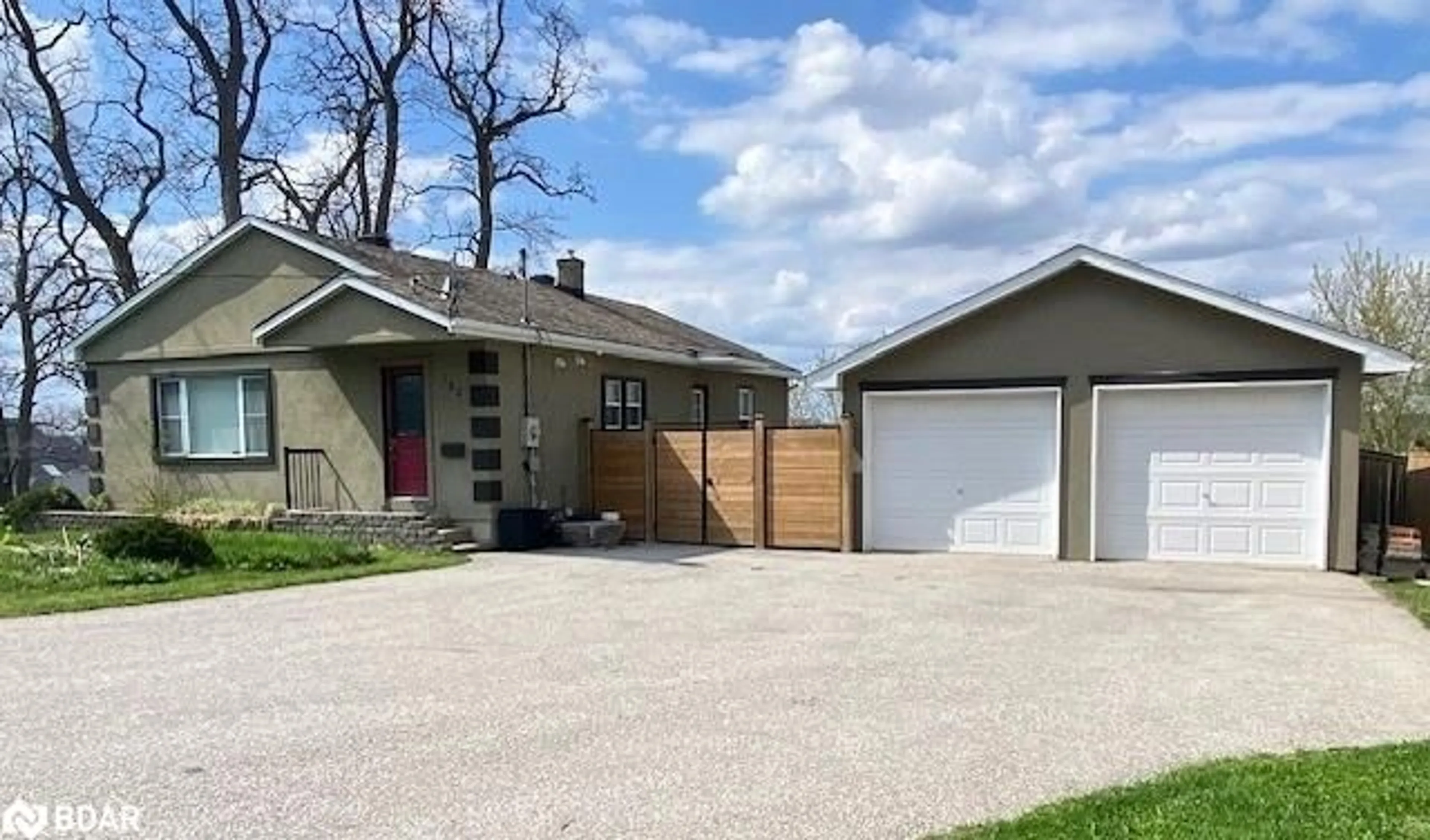 Home with vinyl exterior material, street for 182 Ardagh Rd, Barrie Ontario L4N 3V6