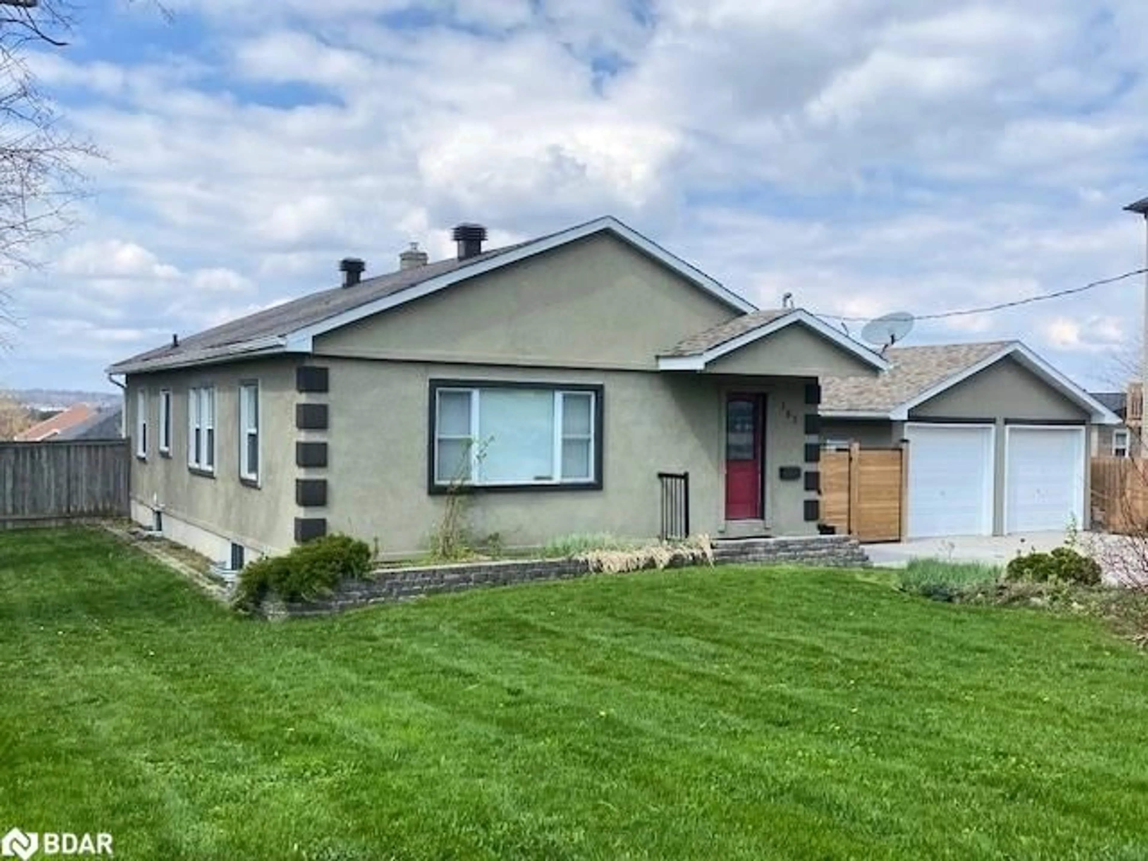 Home with vinyl exterior material, street for 182 Ardagh Rd, Barrie Ontario L4N 3V6