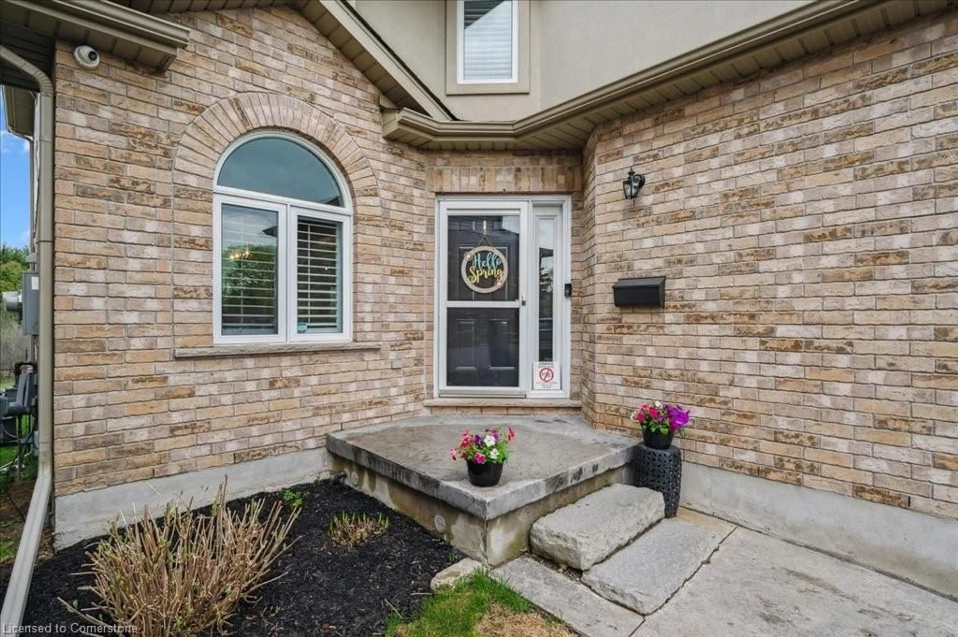 Indoor entryway for 1200 Dunbar Rd, Cambridge Ontario N3H 4W6
