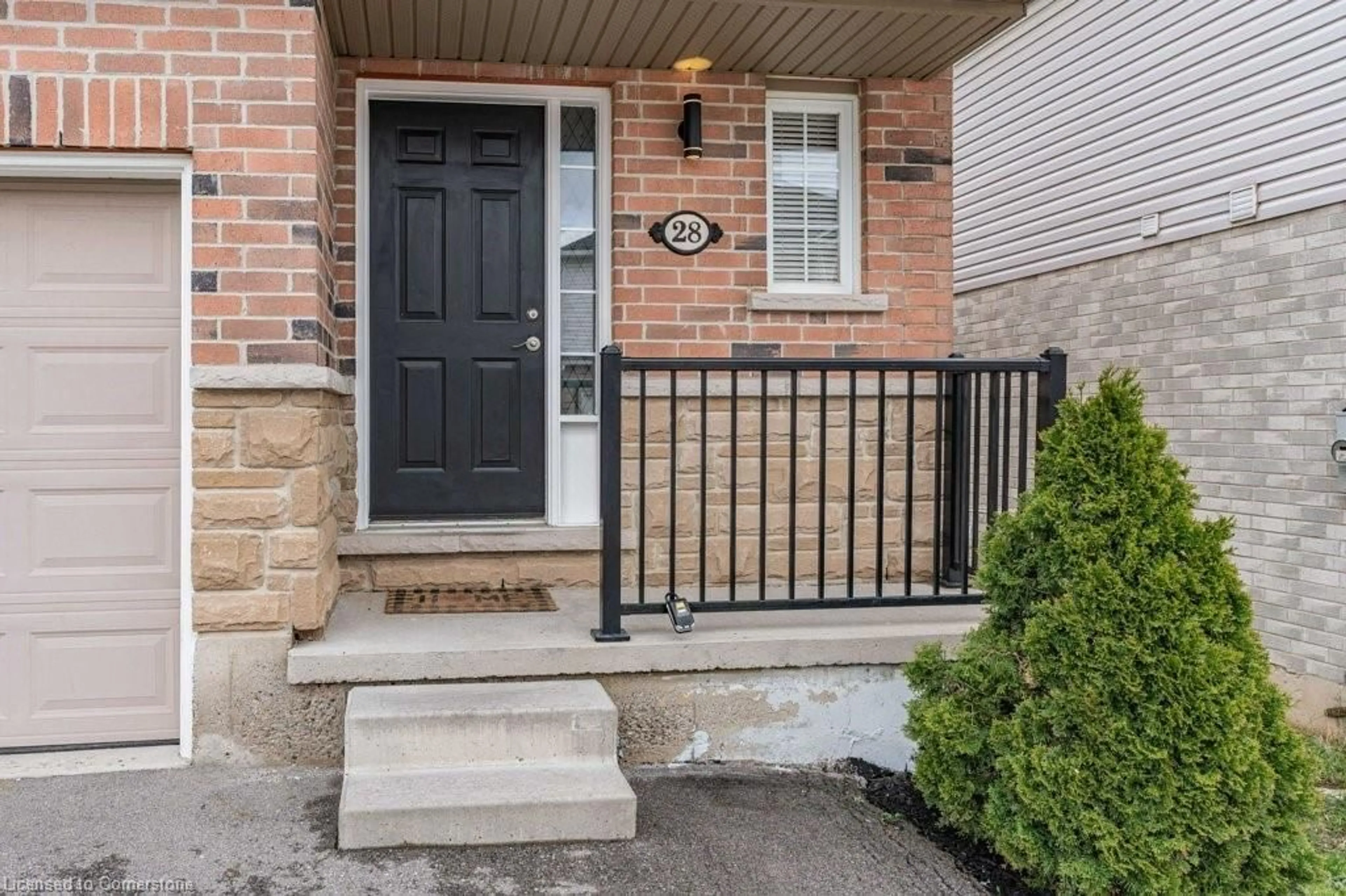 Indoor entryway for 28 Vennio Lane, Hamilton Ontario L9B 2Y7