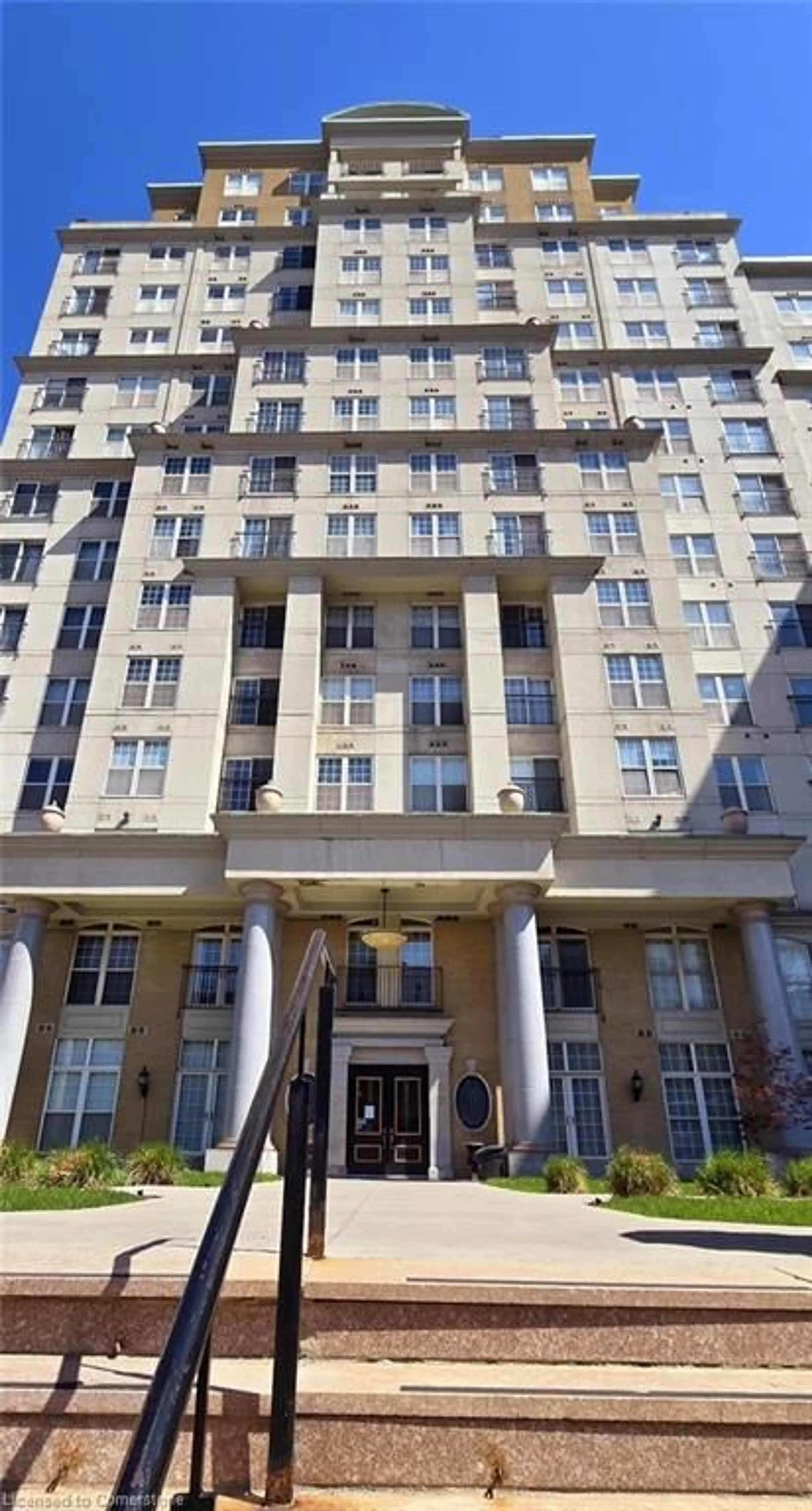 Indoor foyer for 135 James St #1112, Hamilton Ontario L8P 2Z6