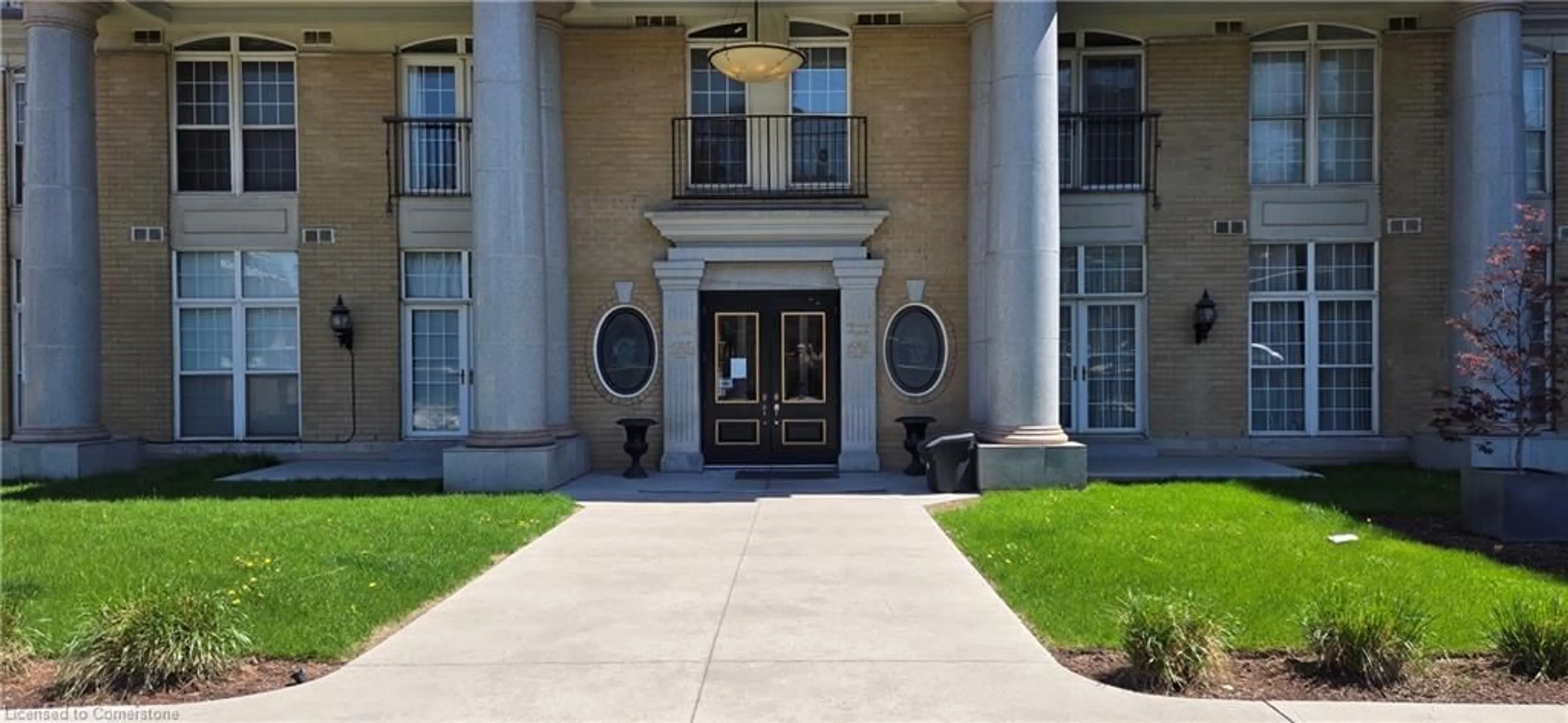 Indoor foyer for 135 James St #1112, Hamilton Ontario L8P 2Z6