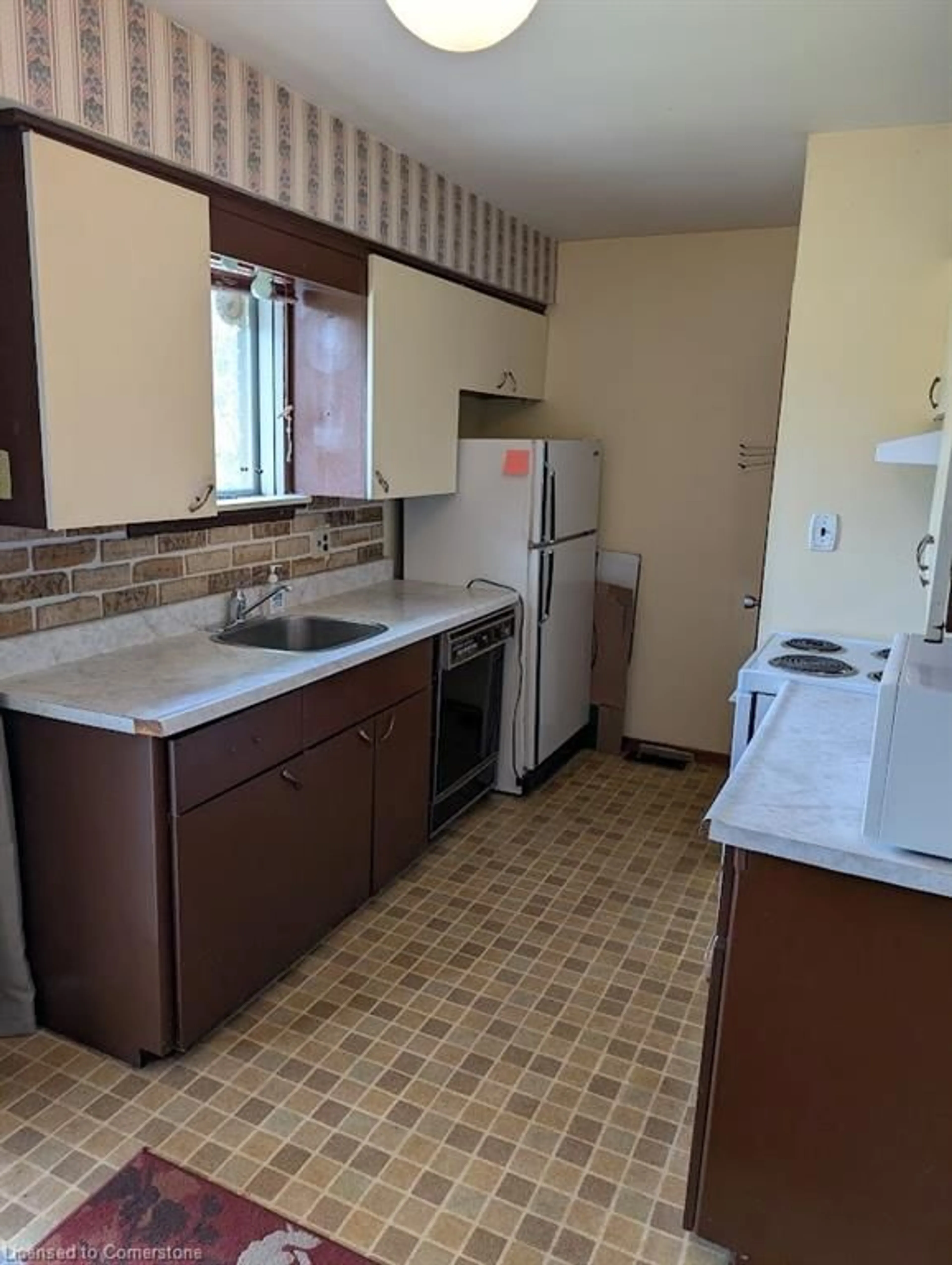 Standard kitchen, ceramic/tile floor for 323 Marlborough St St, Exeter Ontario N0M 1S2