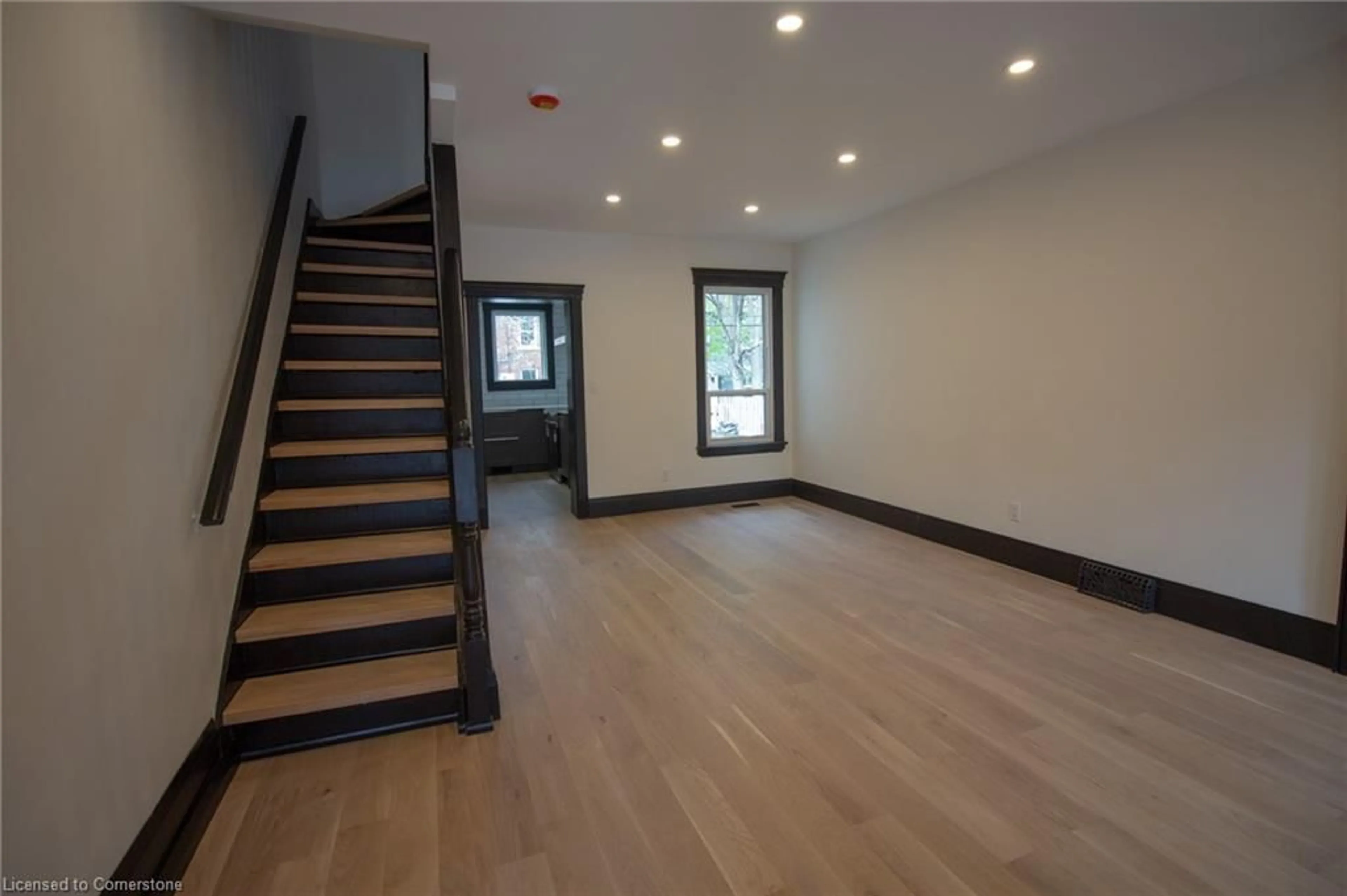 Indoor foyer for 757 Cannon St, Hamilton Ontario L8L 2H1