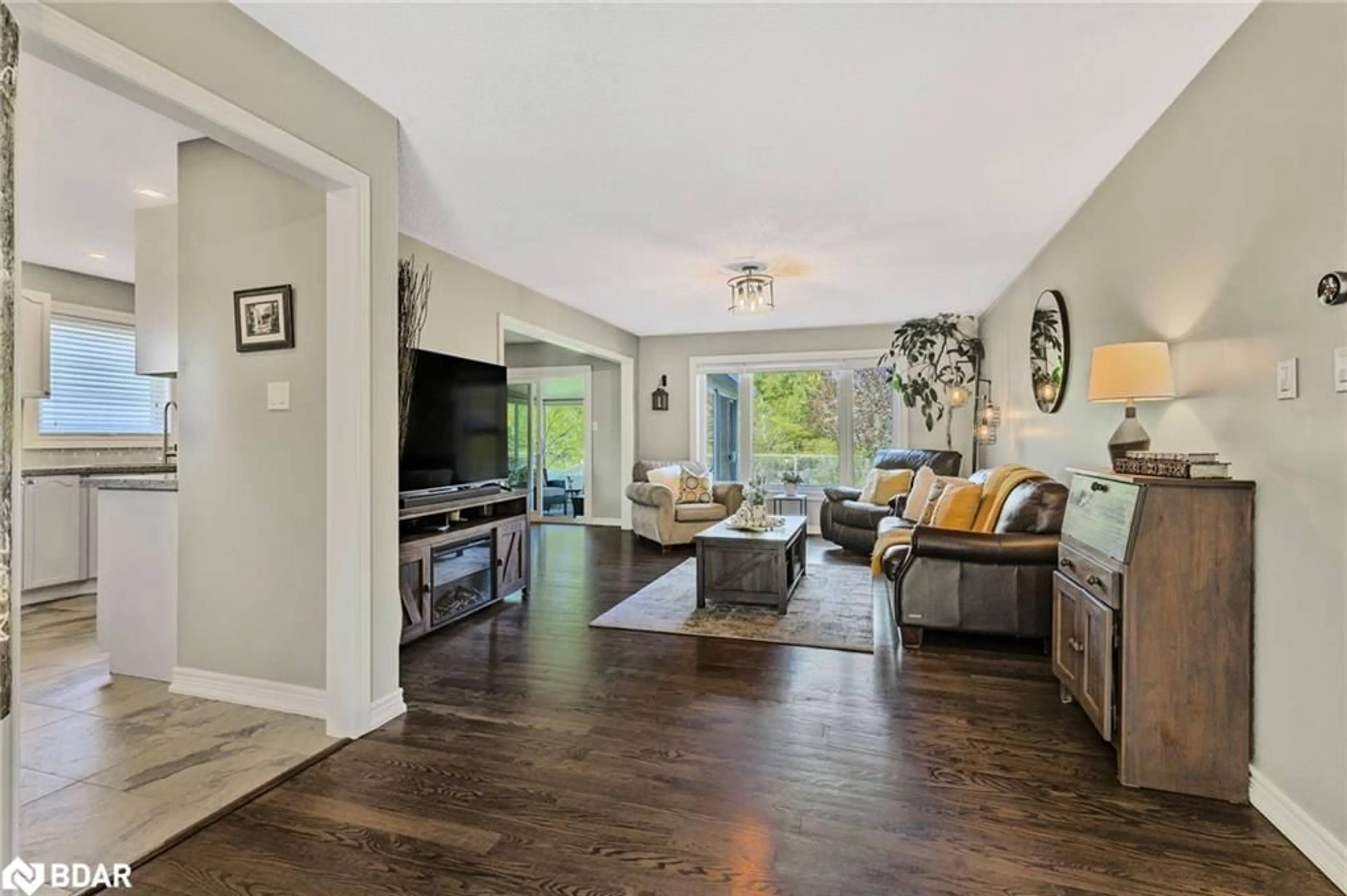 Living room with furniture, unknown for 40 Country Lane, Barrie Ontario L4N 0E8
