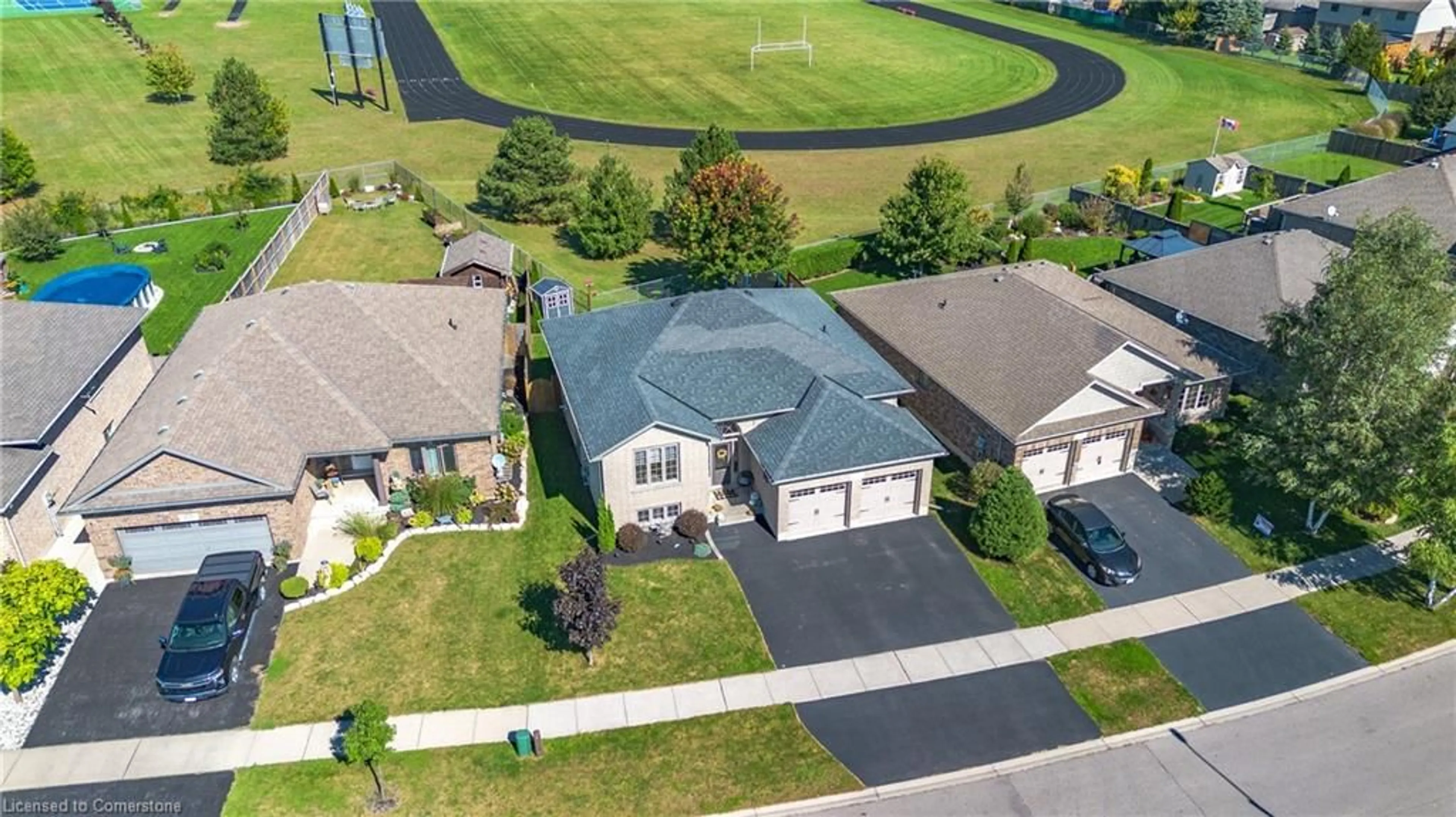 A pic from outside/outdoor area/front of a property/back of a property/a pic from drone, street for 59 Driftwood Dr, Simcoe Ontario N3Y 0A3