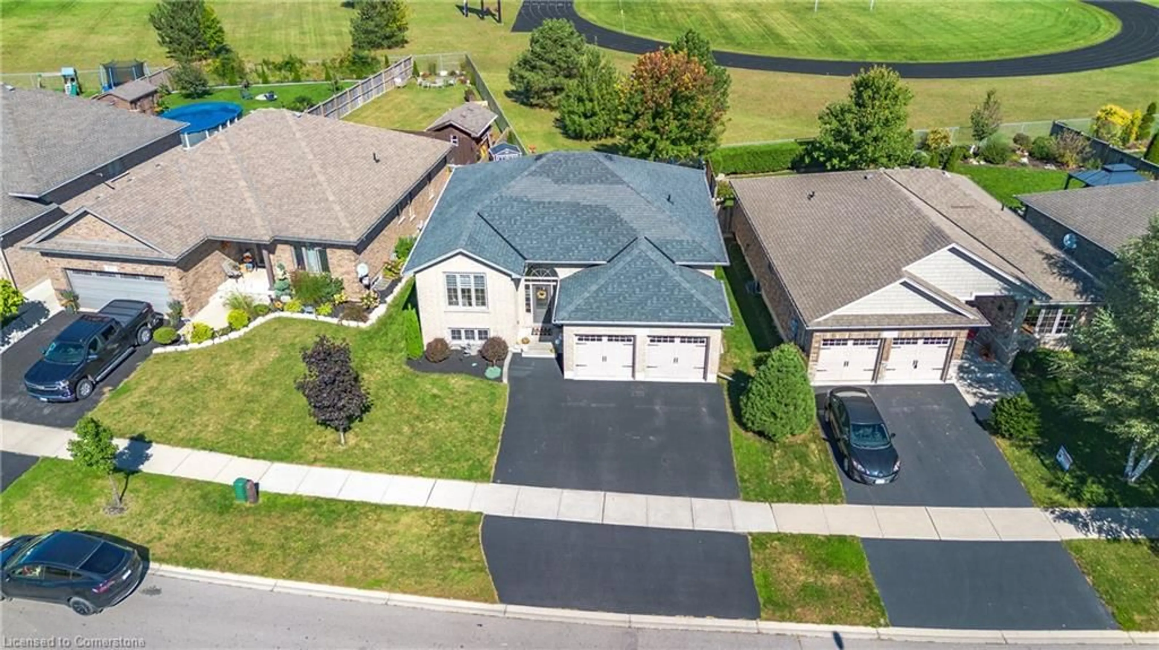A pic from outside/outdoor area/front of a property/back of a property/a pic from drone, street for 59 Driftwood Dr, Simcoe Ontario N3Y 0A3