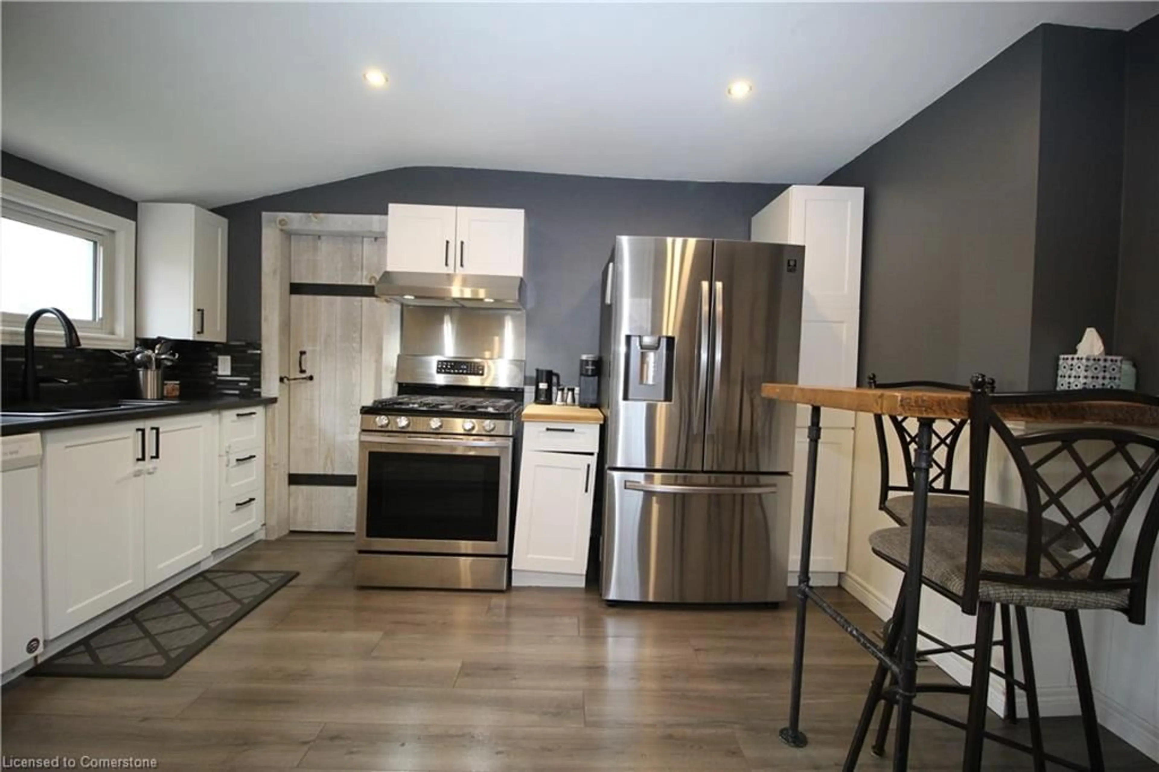 Open concept kitchen, wood/laminate floor for 258 Norfolk Ave, Delhi Ontario N4B 2N3