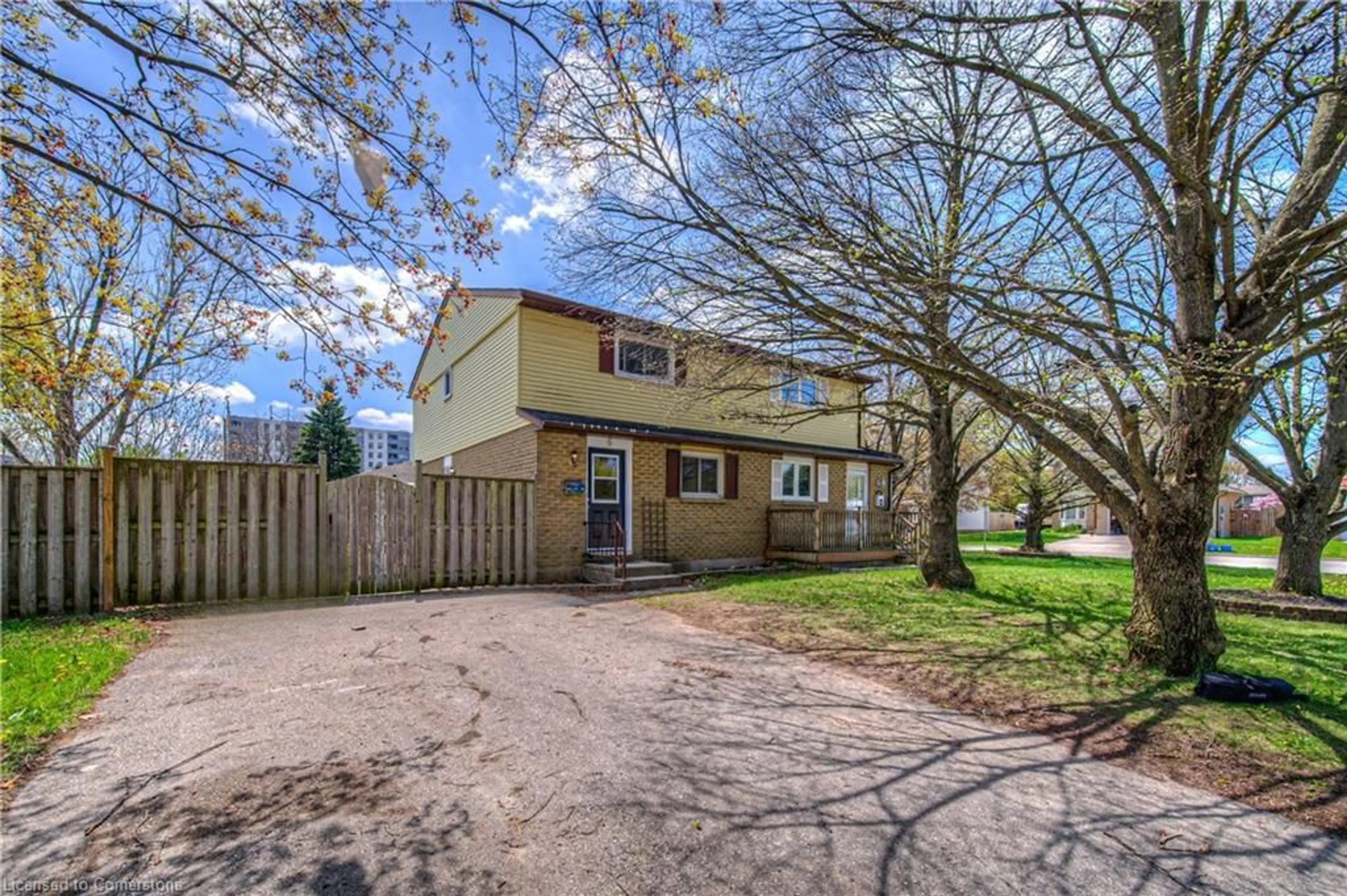 Unknown for 6 Holm St, Cambridge Ontario N3C 3M9