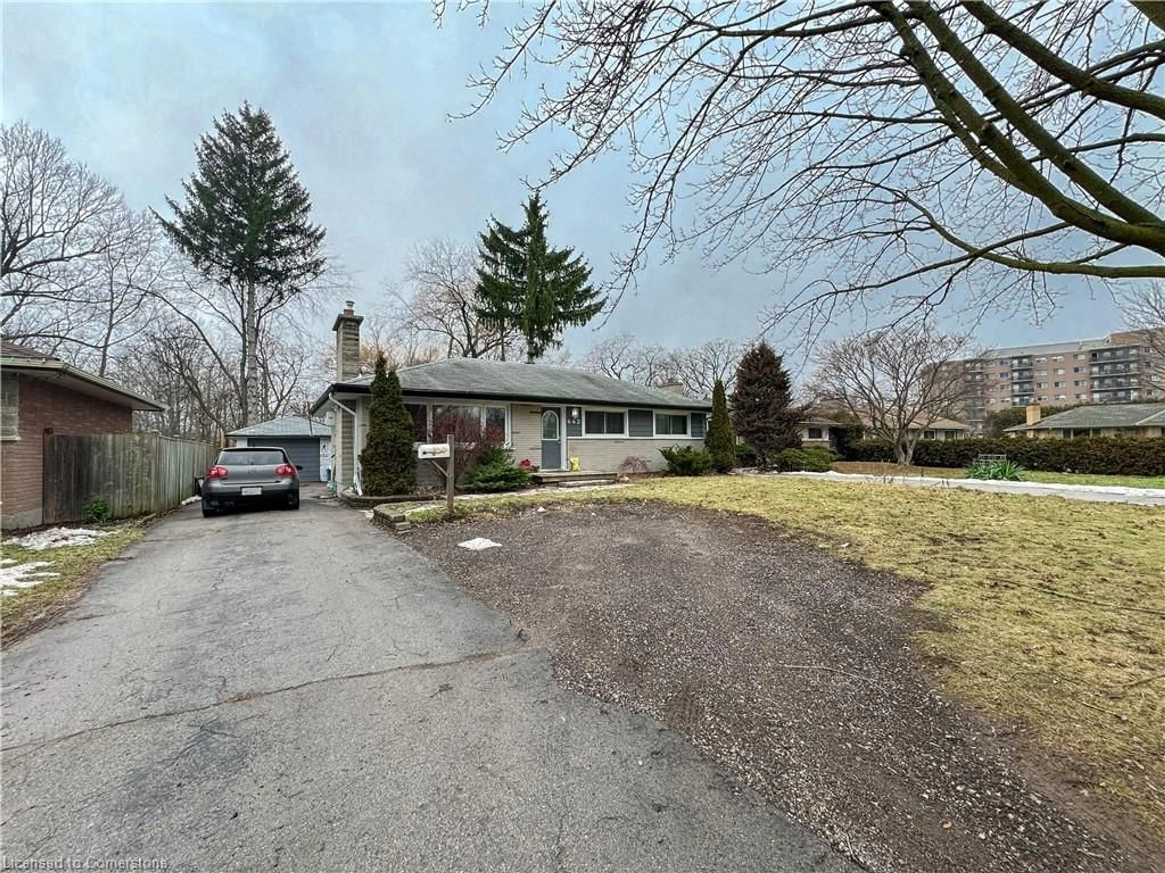 A pic from outside/outdoor area/front of a property/back of a property/a pic from drone, street for 442 Scenic Dr, London Ontario N5Z 3A8