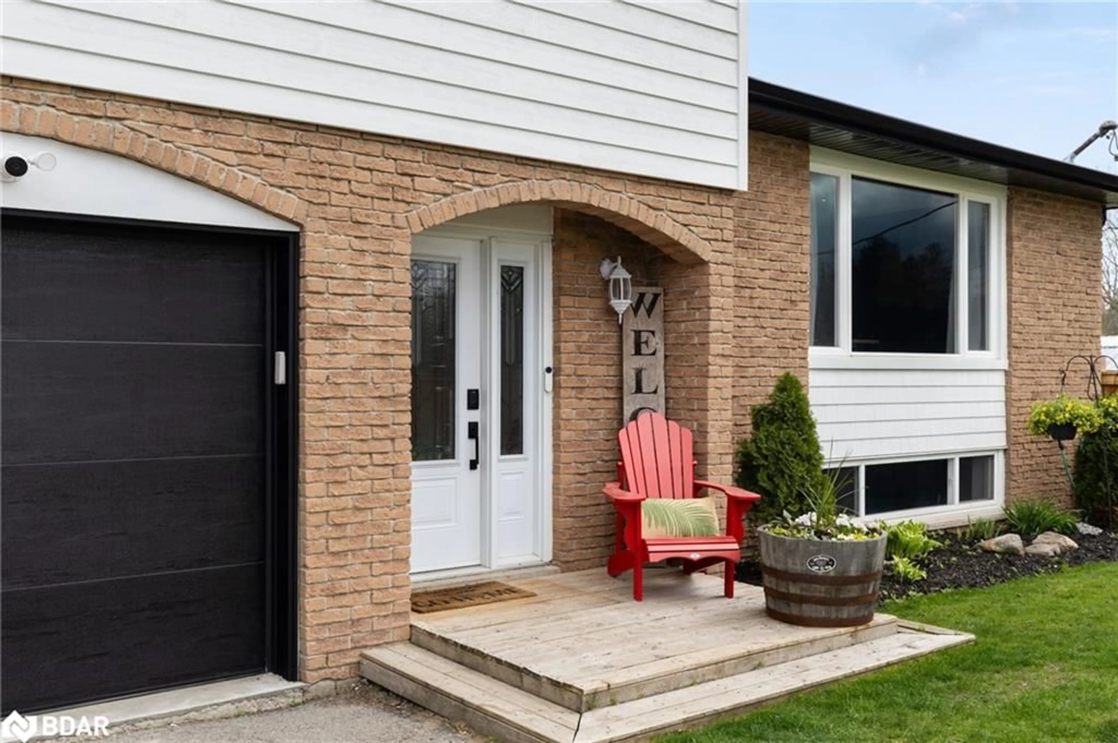 Home with brick exterior material, street for 39 Petes Lane, Pefferlaw Ontario L0E 1N0