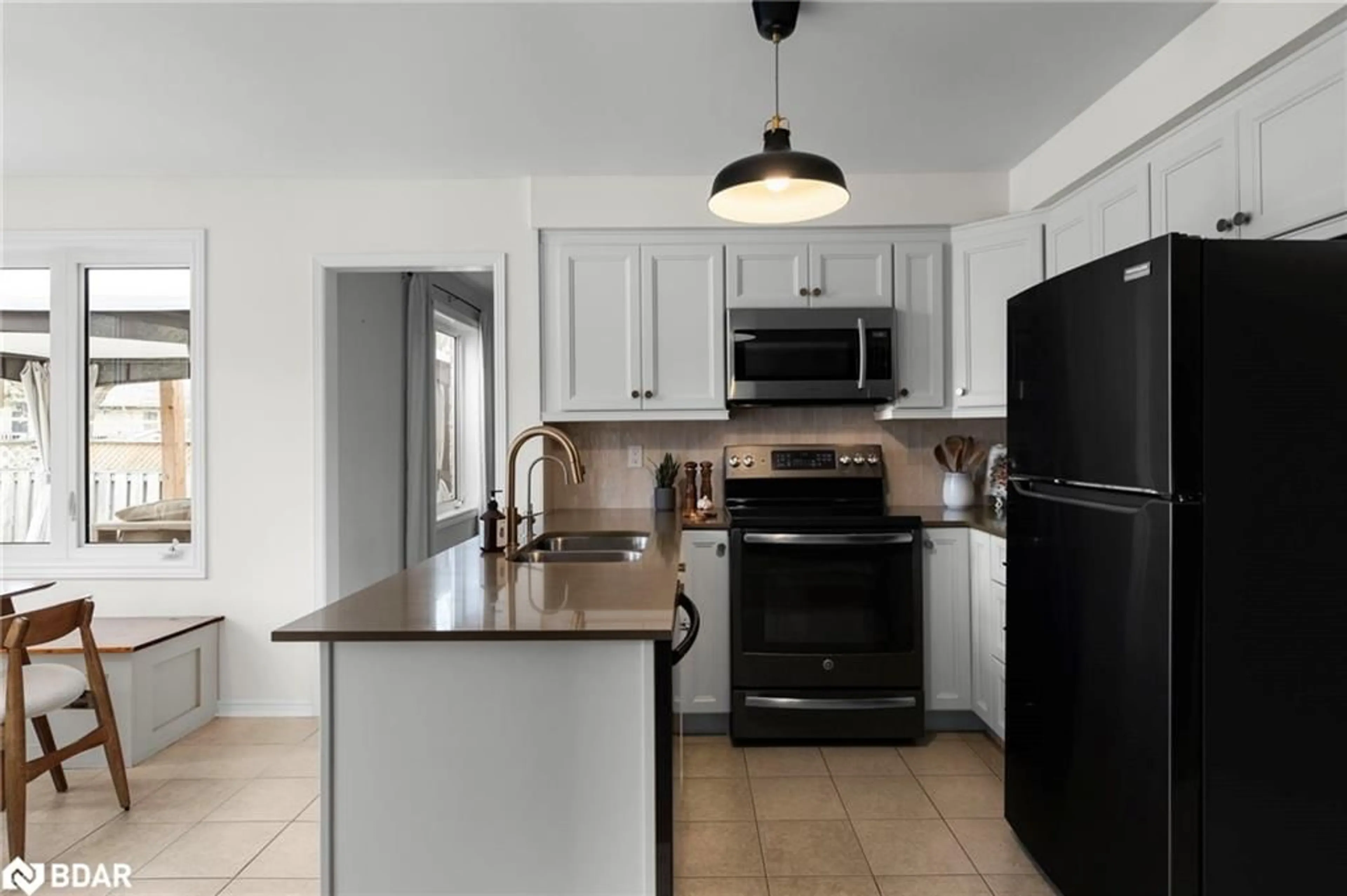 Standard kitchen, ceramic/tile floor for 255 Hickling Trail, Barrie Ontario L4M 5W9