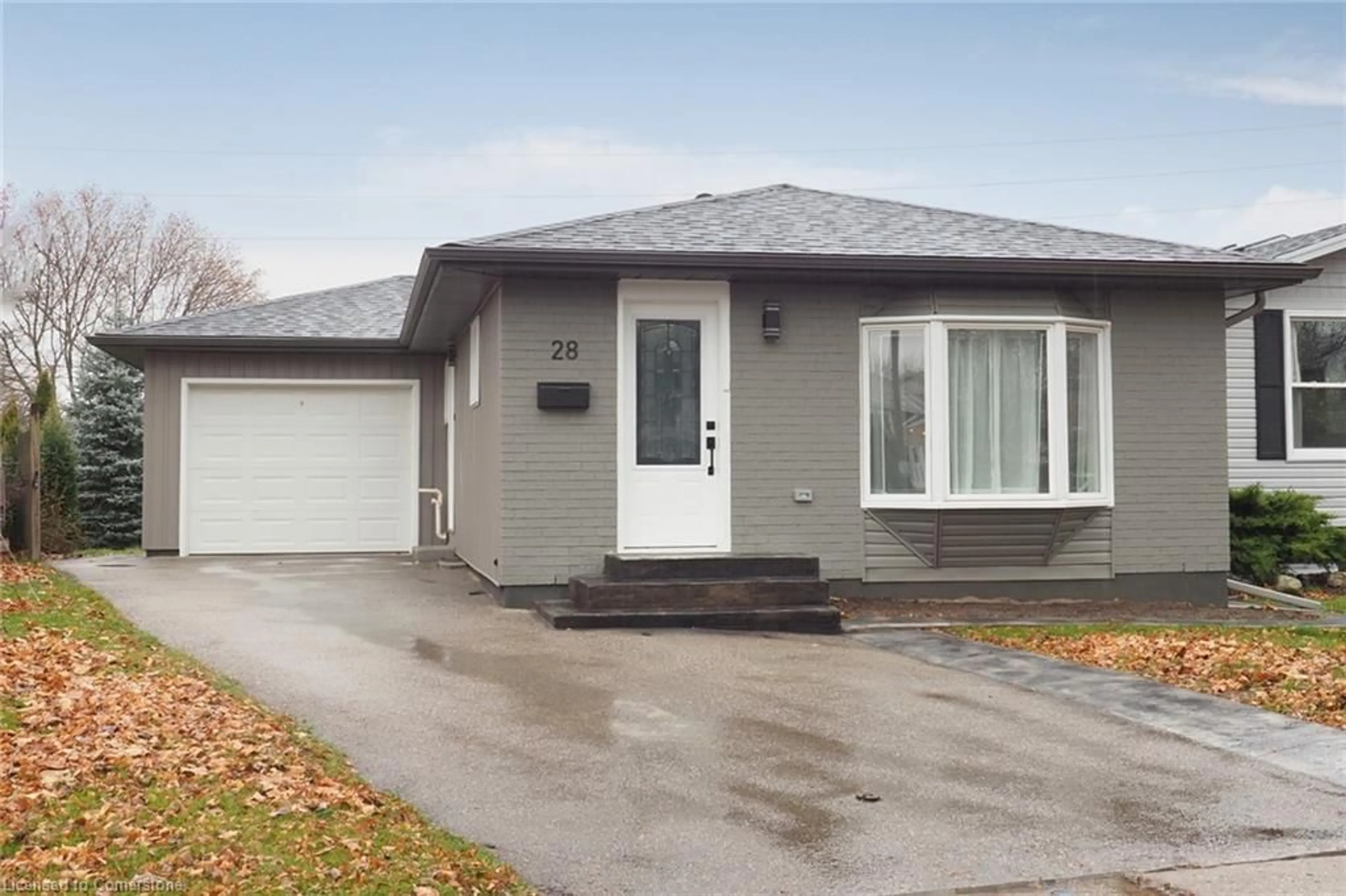 Home with vinyl exterior material, street for 28 Nautical Rd, Brantford Ontario N3P 1G6
