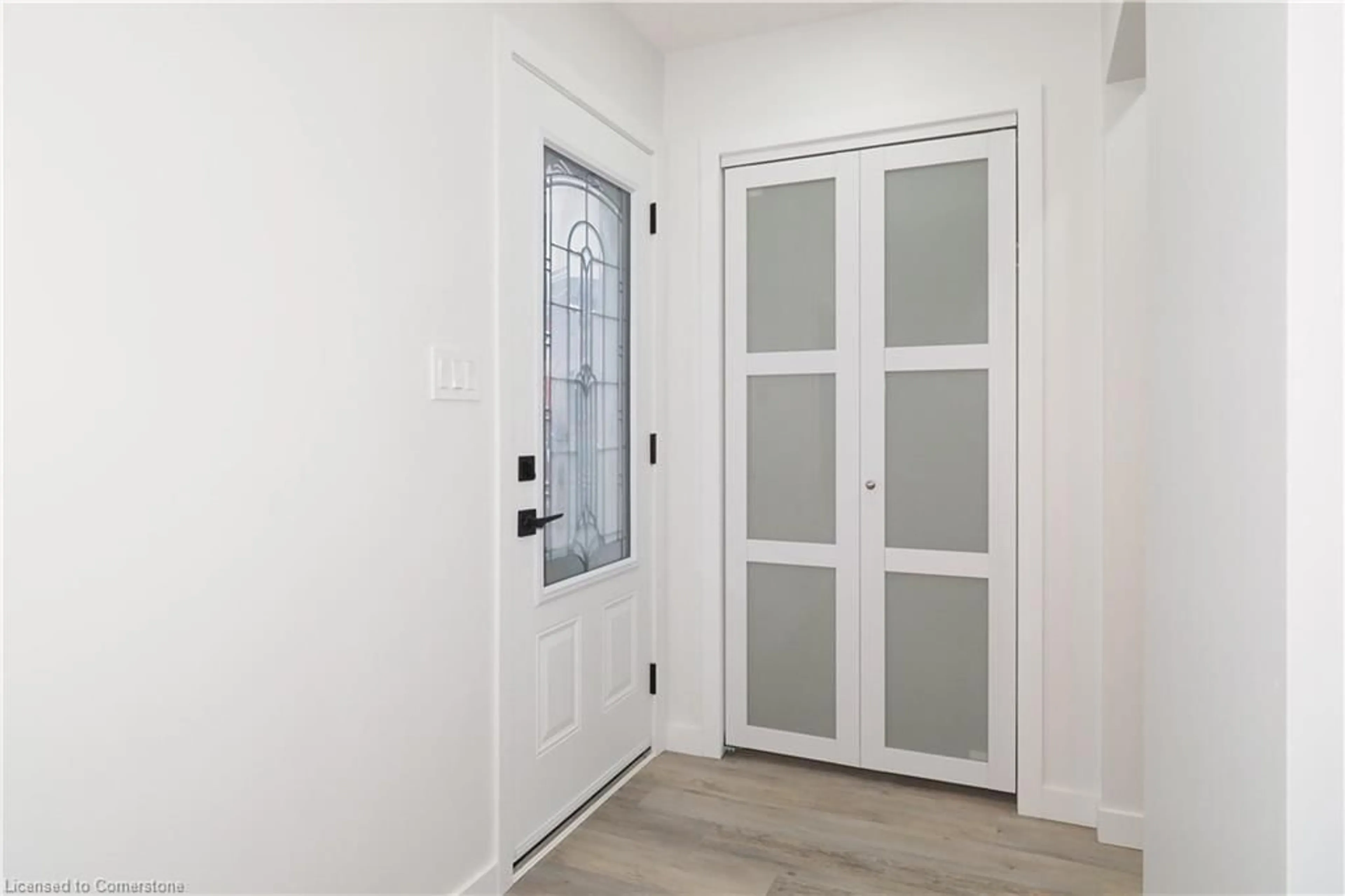 Indoor entryway for 28 Nautical Rd, Brantford Ontario N3P 1G6