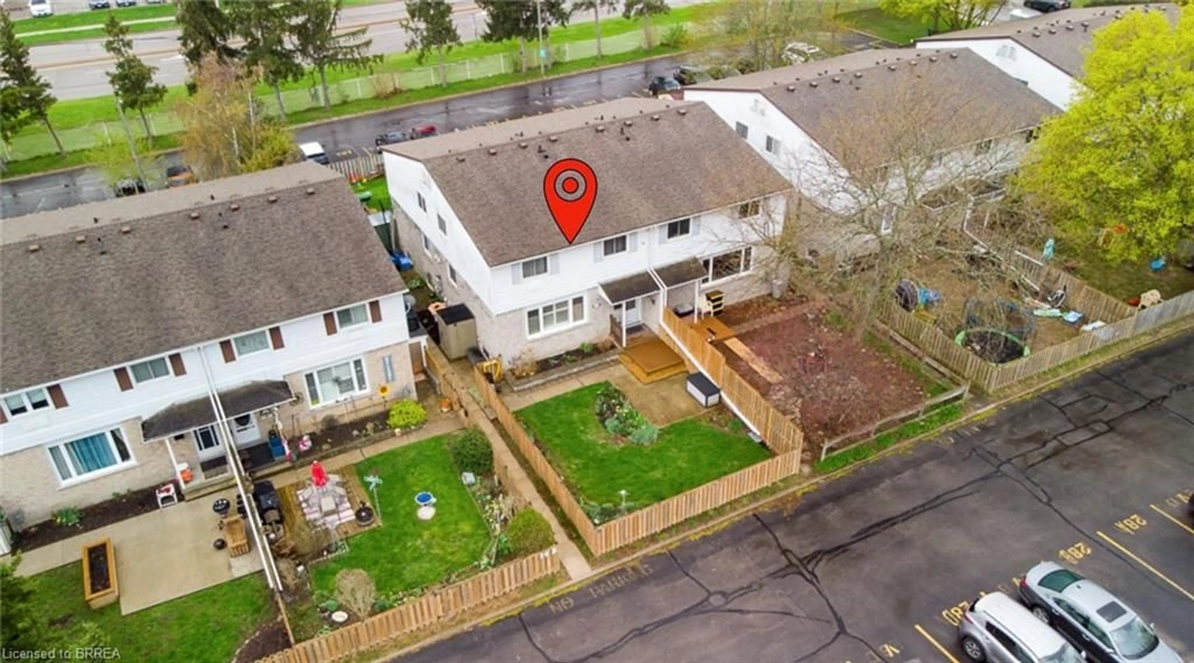 A pic from outside/outdoor area/front of a property/back of a property/a pic from drone, street for 16 Oakhill Dr #A, Brantford Ontario N3T 1R1
