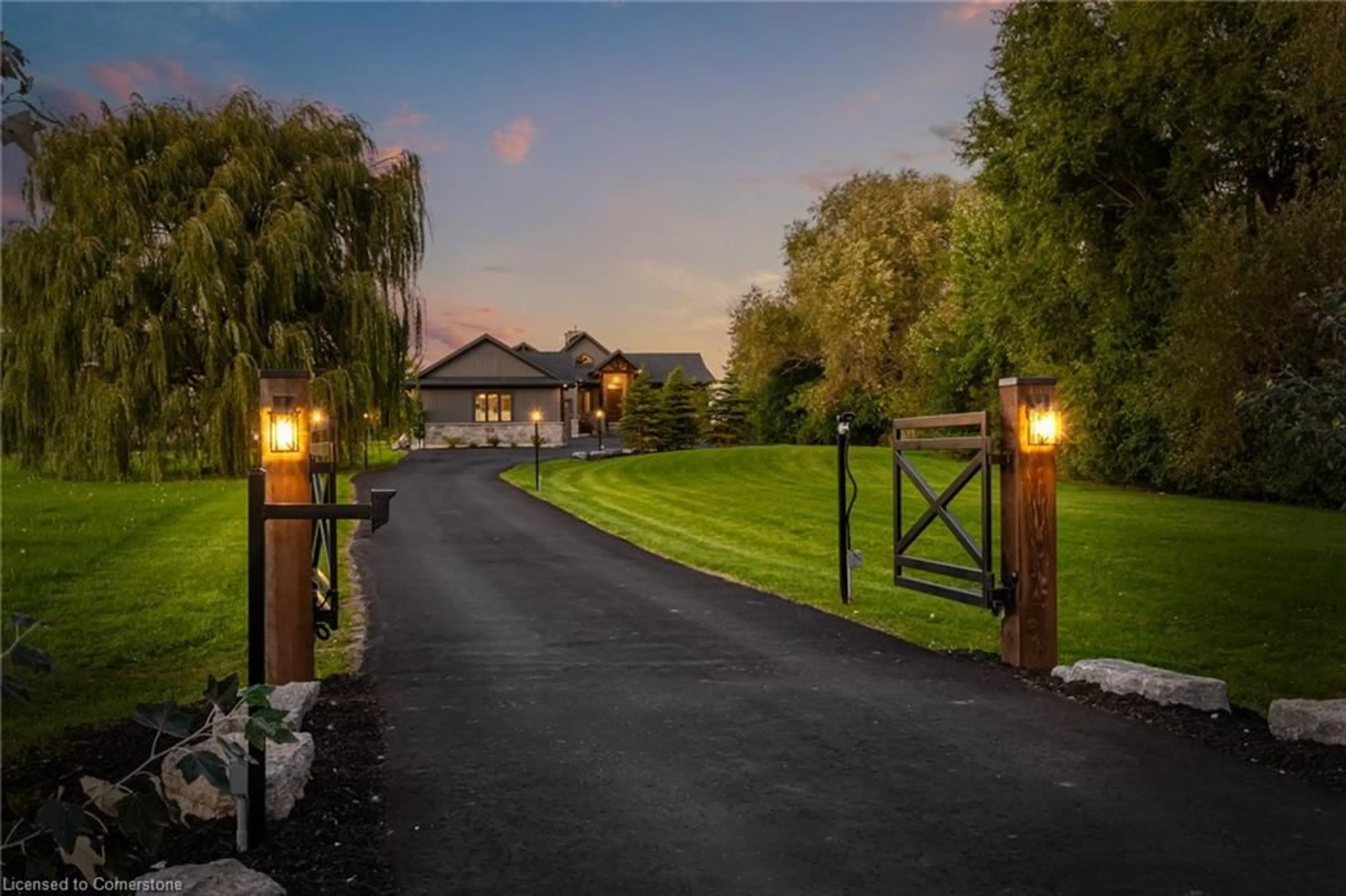 A pic from outside/outdoor area/front of a property/back of a property/a pic from drone, street for 365 Mud St, Stoney Creek Ontario L8J 3B5