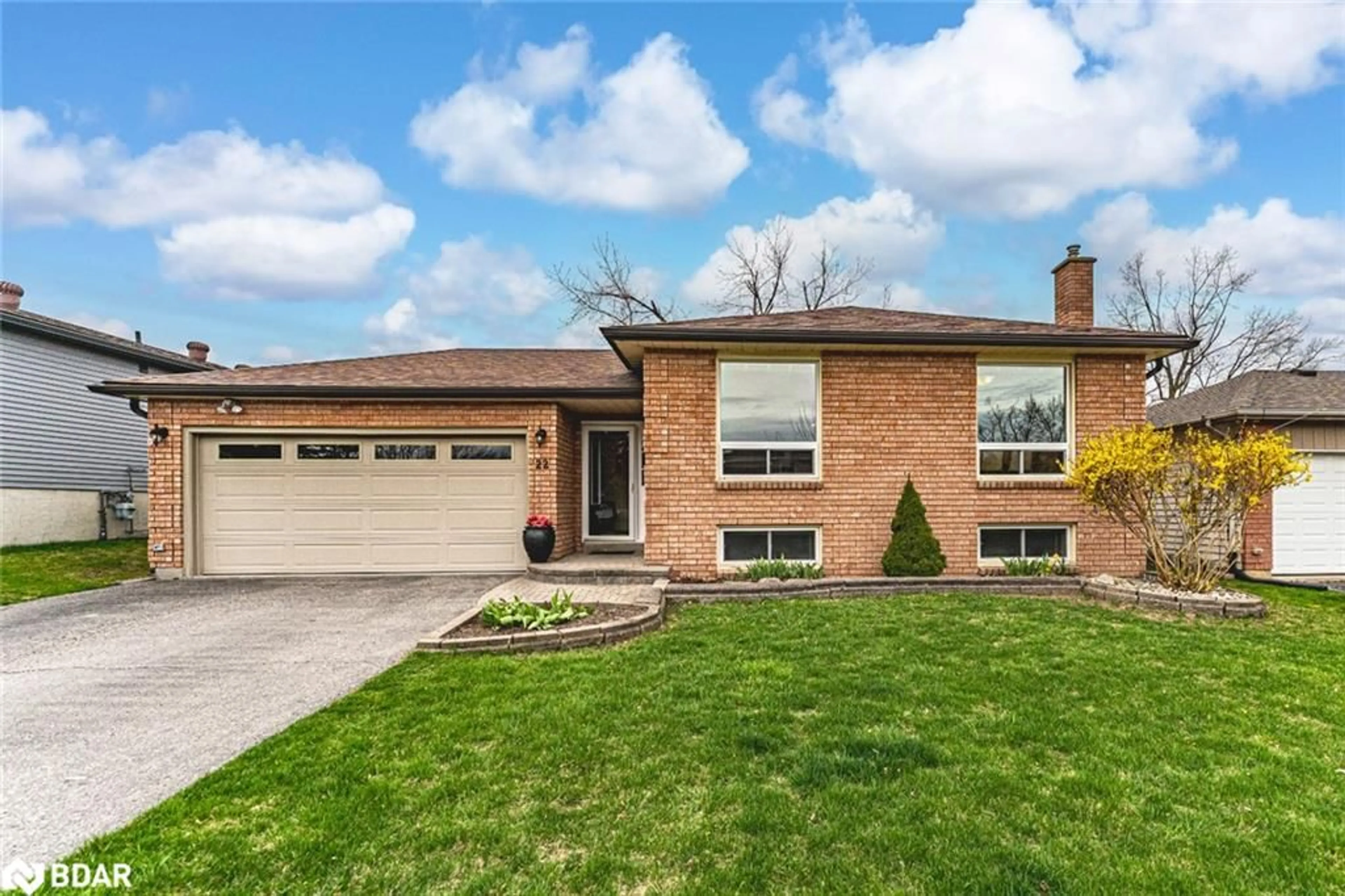 Home with brick exterior material, street for 22 Coles St, Barrie Ontario L4N 5W8