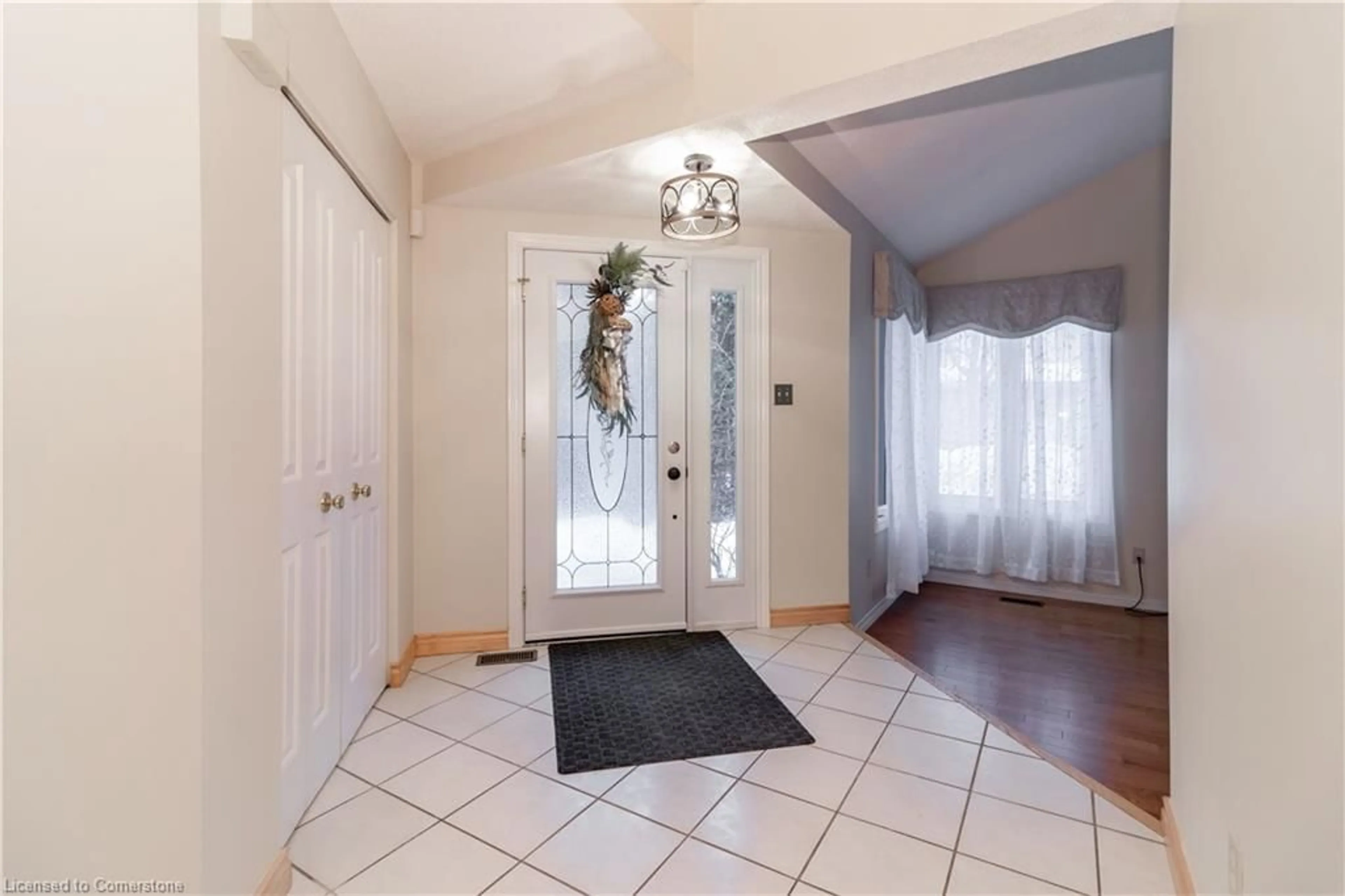Indoor entryway for 365 Bennington Gate #30, Waterloo Ontario N2T 2L1
