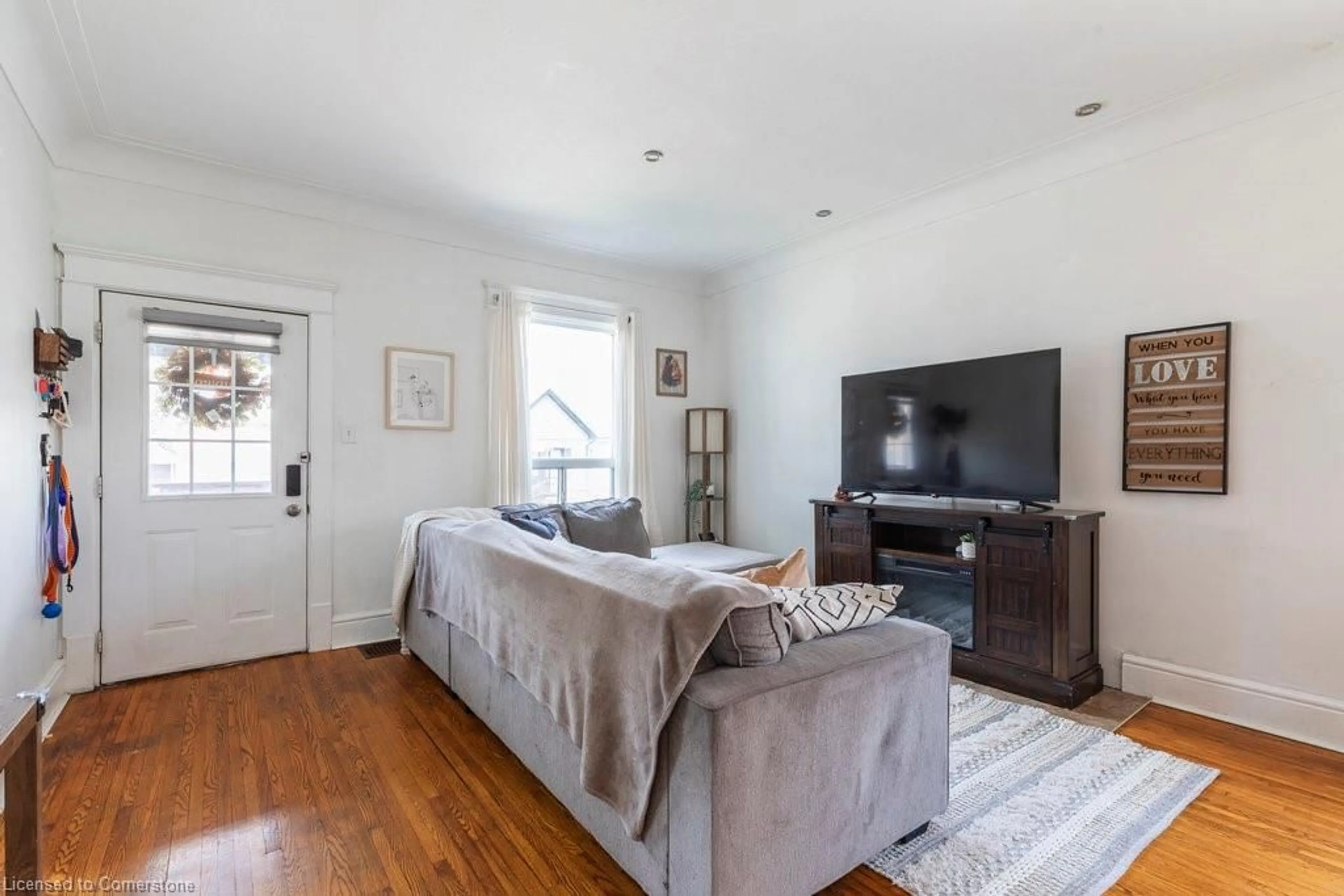 Living room with furniture, unknown for 17 Edward St, Brantford Ontario N3S 1V2