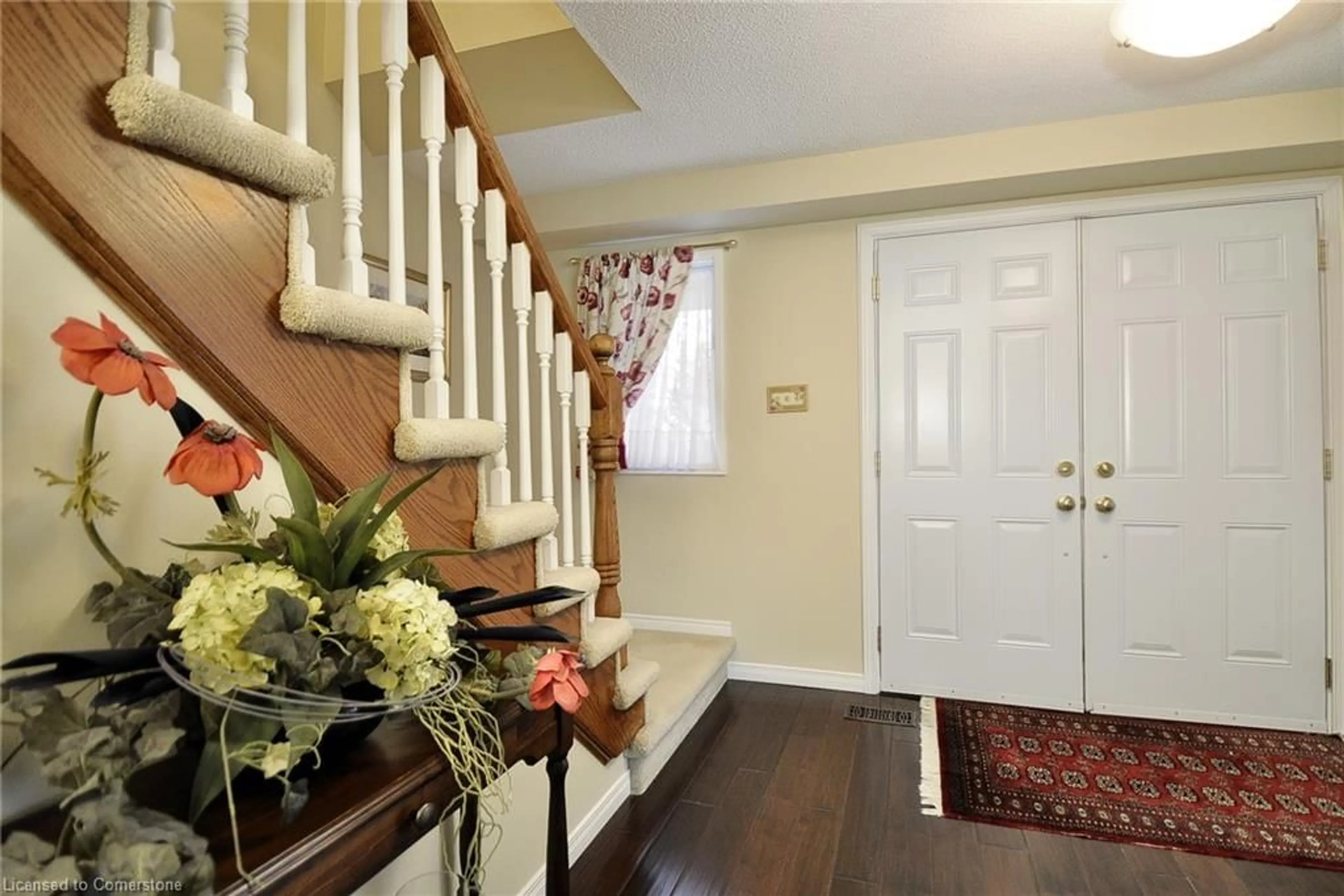 Indoor entryway for 18 Devil`s Creek Dr, Cambridge Ontario N1S 2Y2