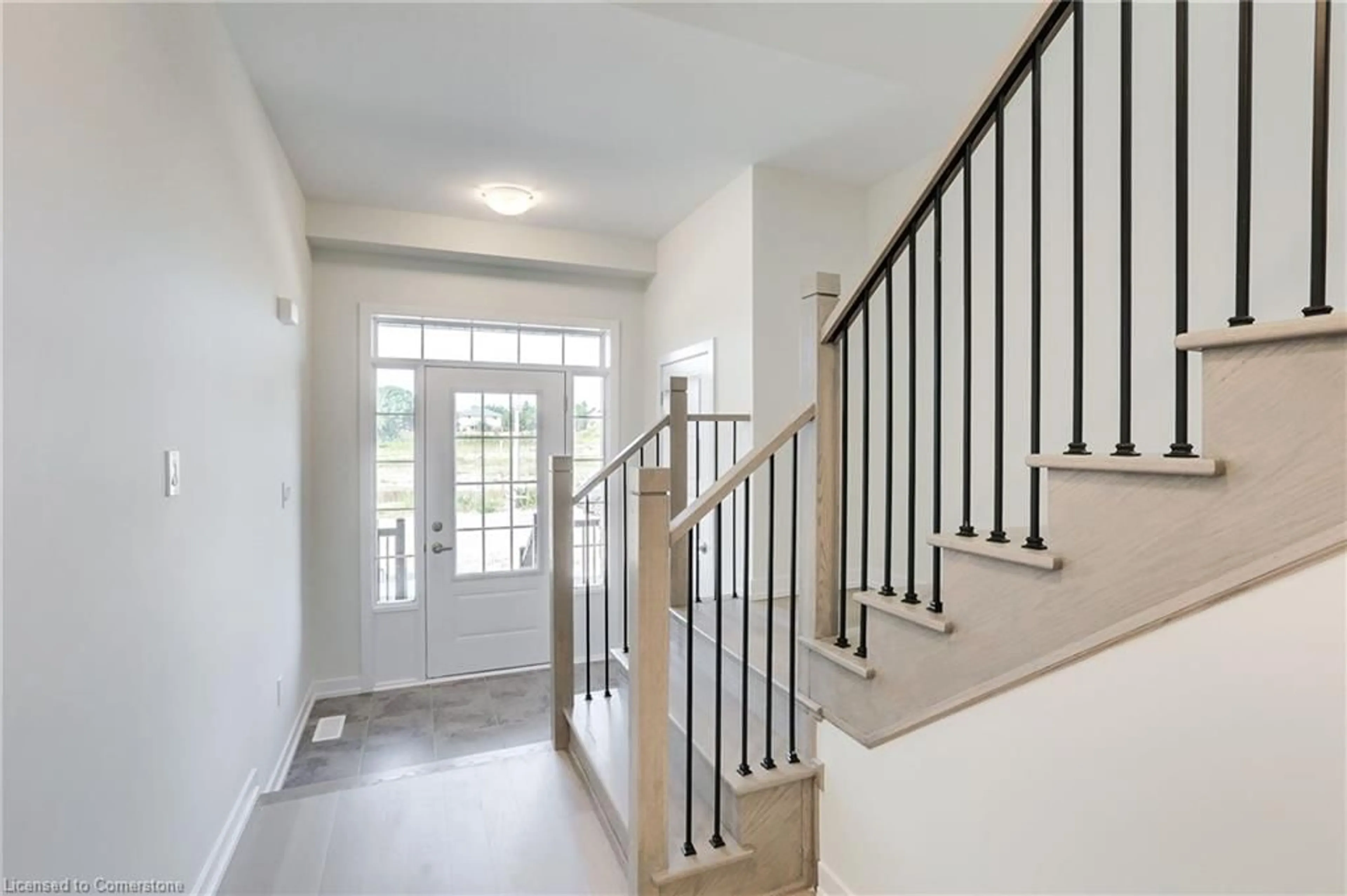 Indoor foyer for 15 Moss Dr, Cambridge Ontario N1T 0G8
