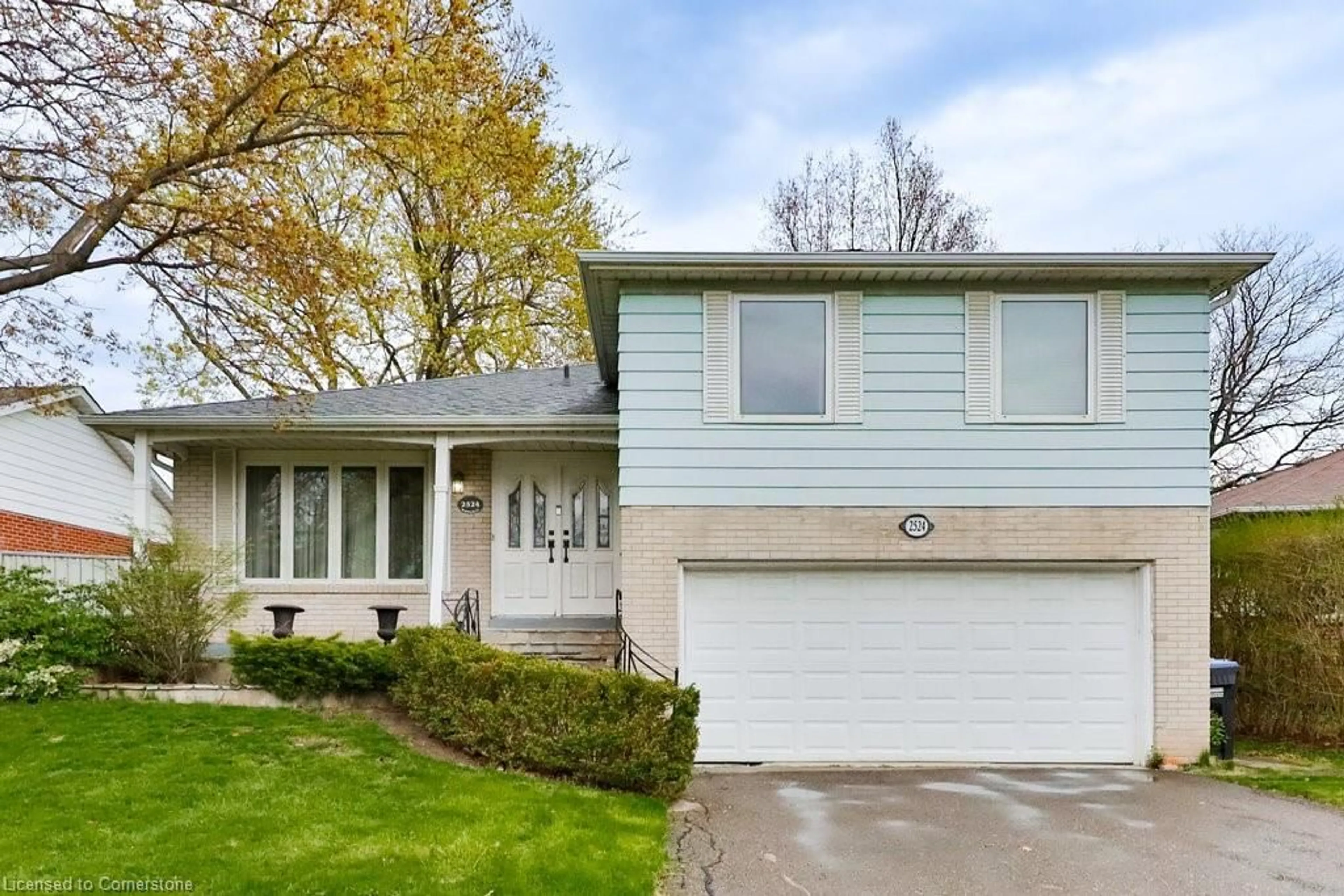 Home with vinyl exterior material, street for 2524 Homelands Dr, Mississauga Ontario L5K 1H4