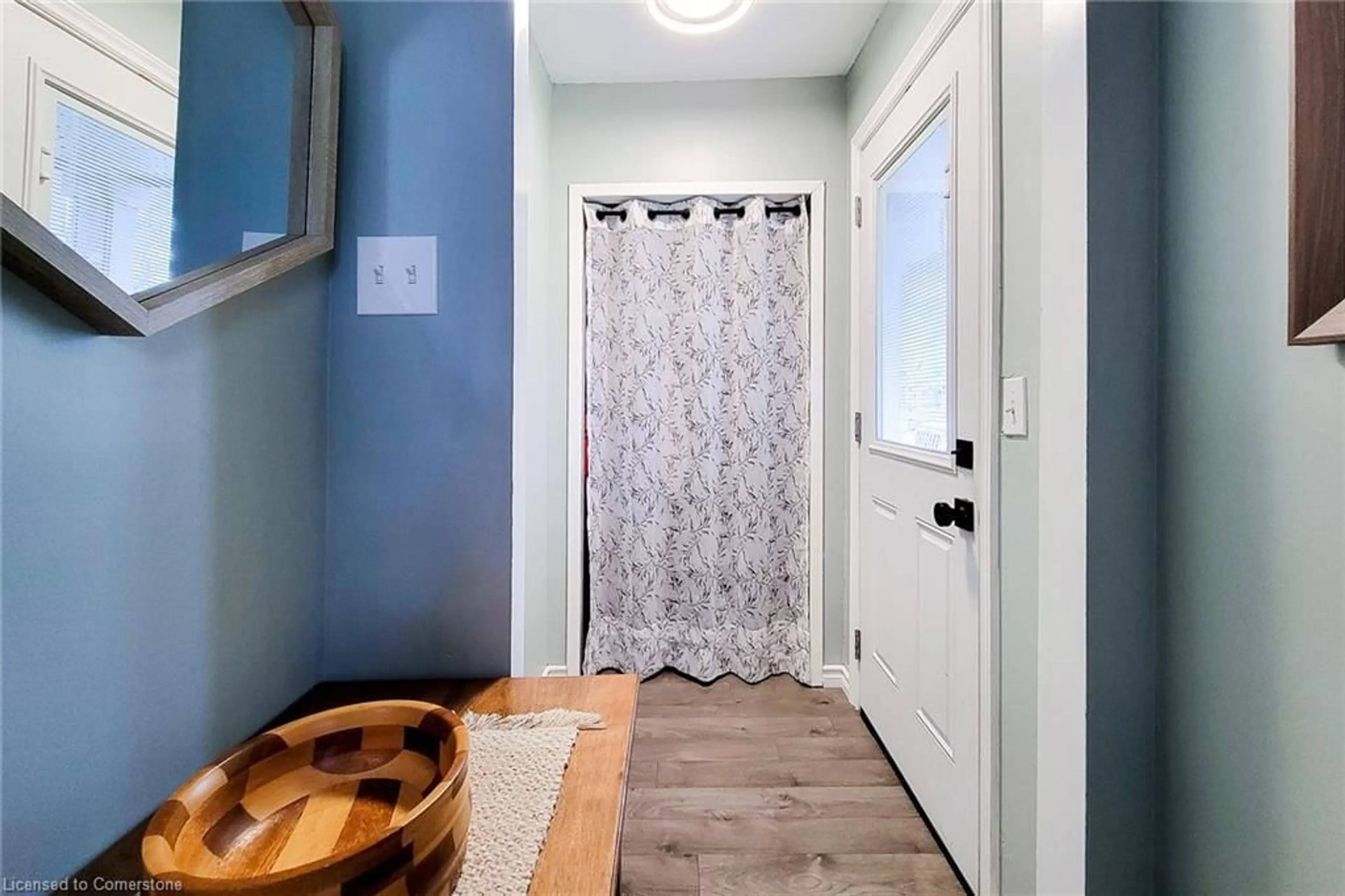 Indoor entryway for 145 Wilkes St, Brantford Ontario N3T 4W4