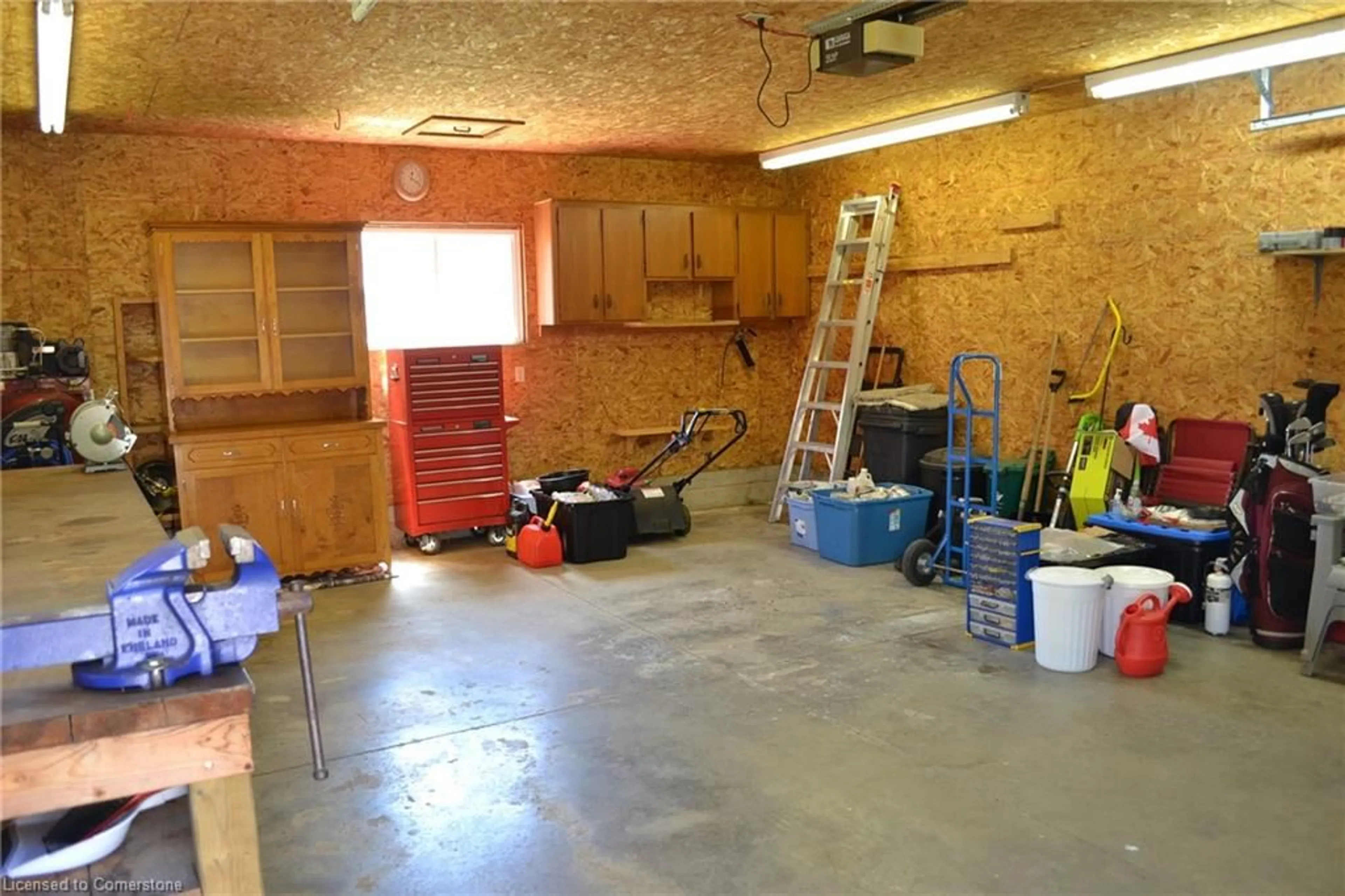 Indoor garage for 7 Mourningdove Cres, Elmira Ontario N3B 1E2