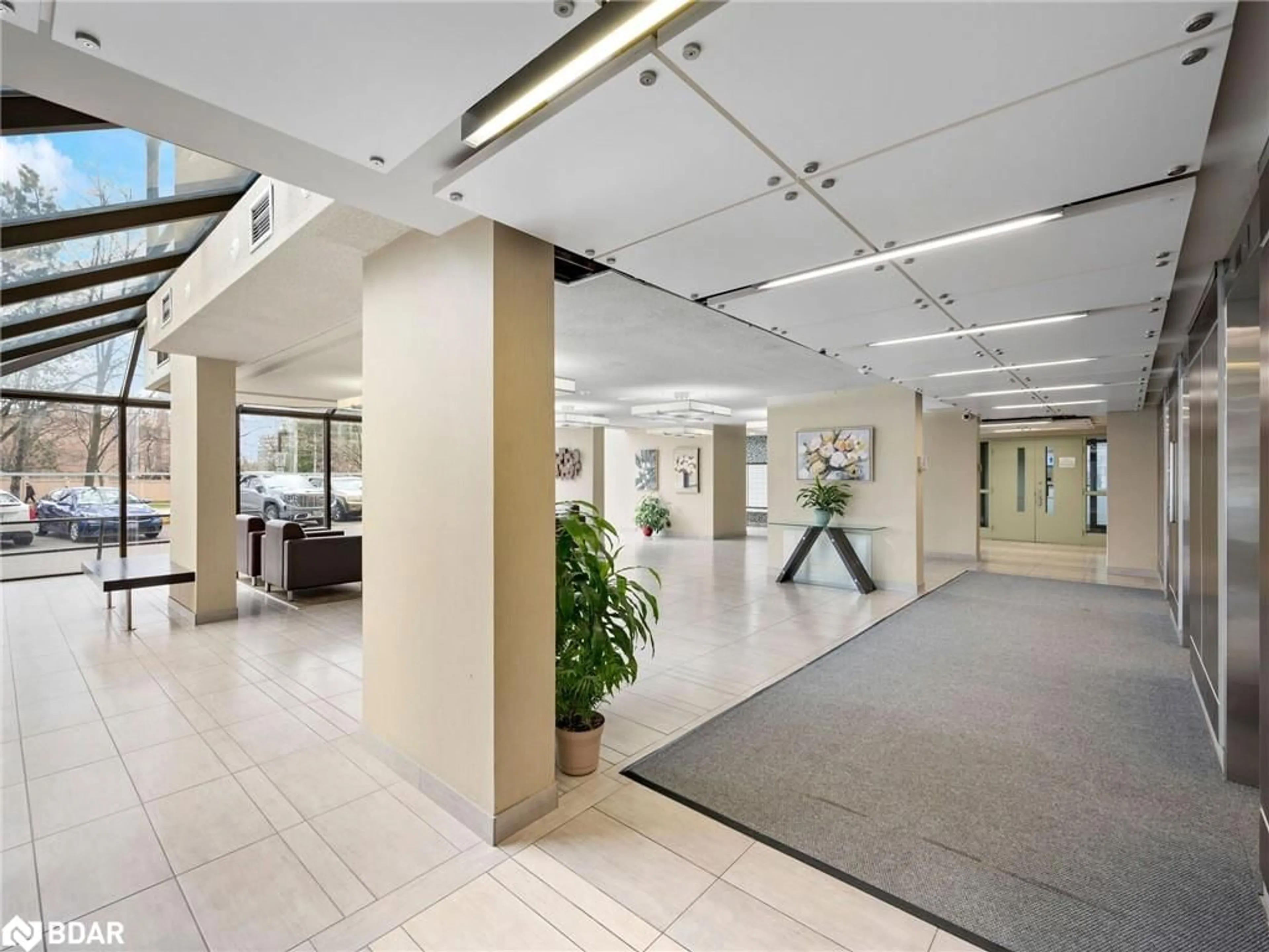 Indoor foyer for 200 Robert Speck Pky #602, Mississauga Ontario L4Z 1S3