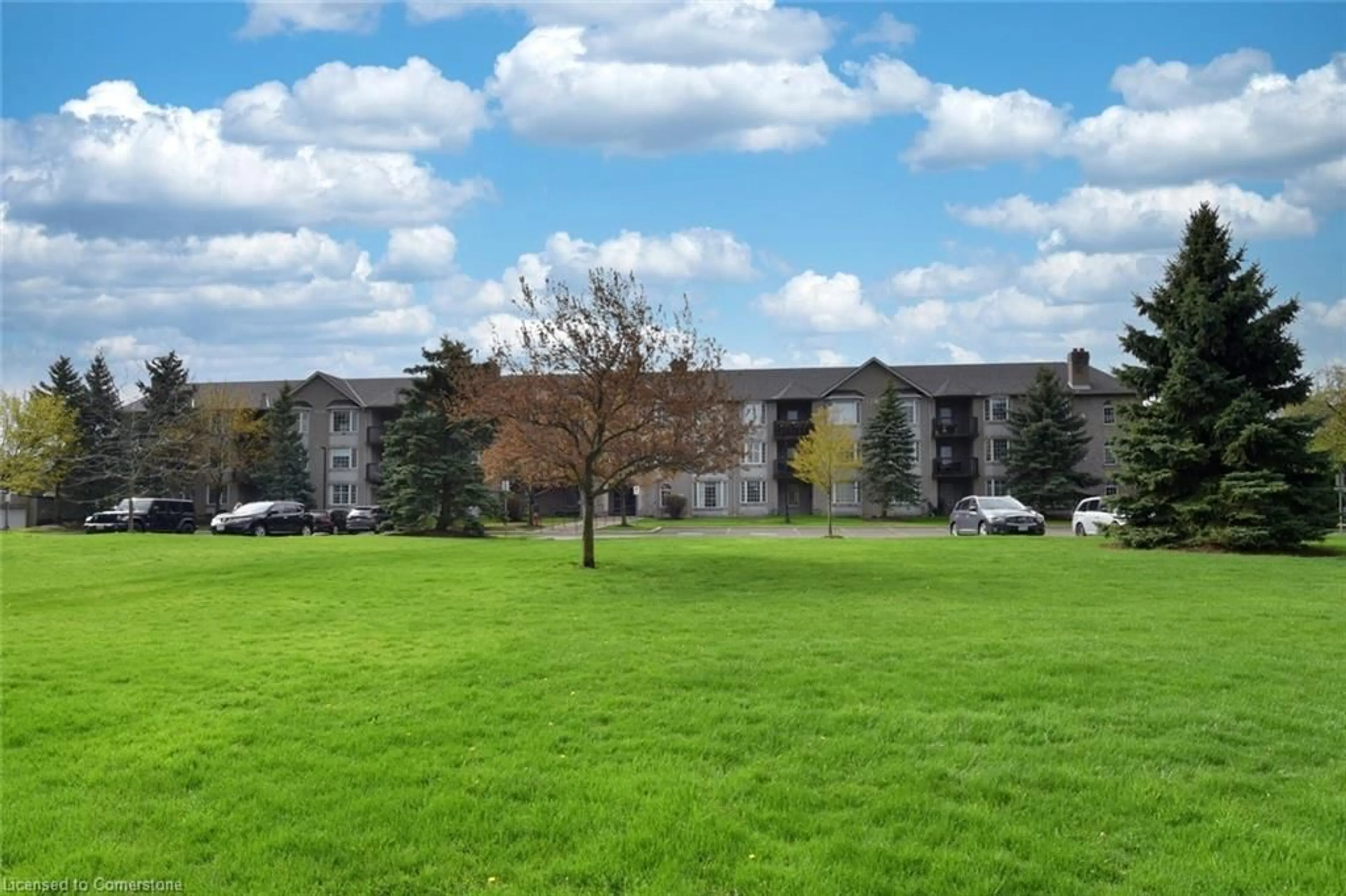 A pic from outside/outdoor area/front of a property/back of a property/a pic from drone, mountain view for 980 Golf Links Rd #306, Ancaster Ontario L9K 1J8