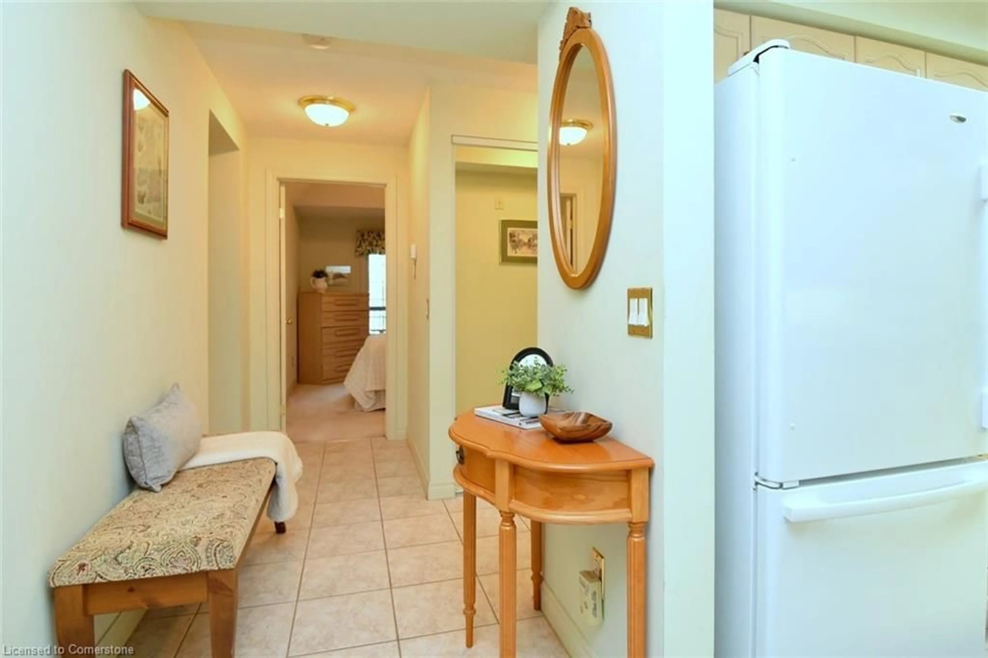 Indoor entryway for 980 Golf Links Rd #306, Ancaster Ontario L9K 1J8