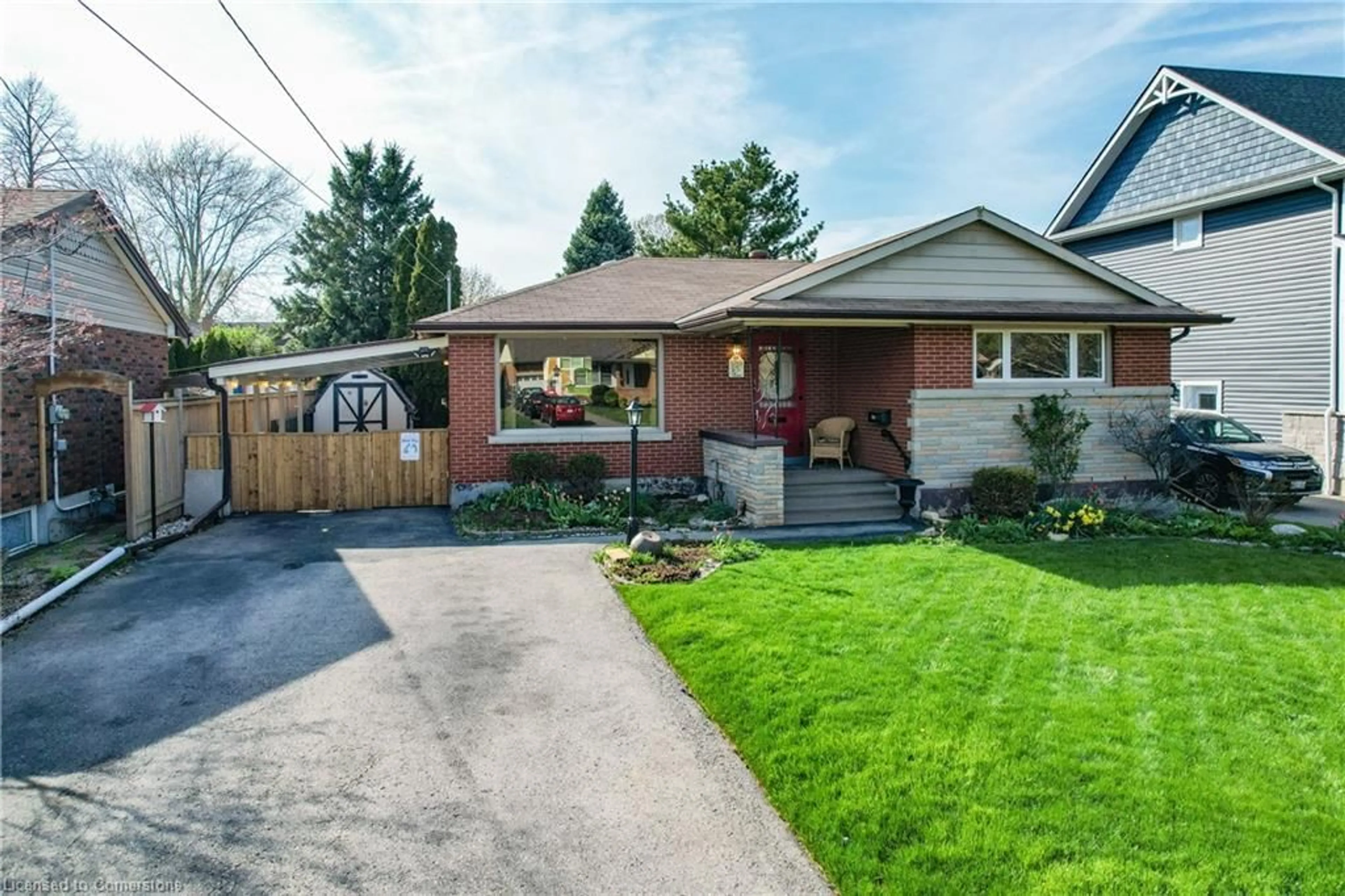 Home with brick exterior material, street for 29 Old Orchard Ave, Grimsby Ontario L3M 3H9
