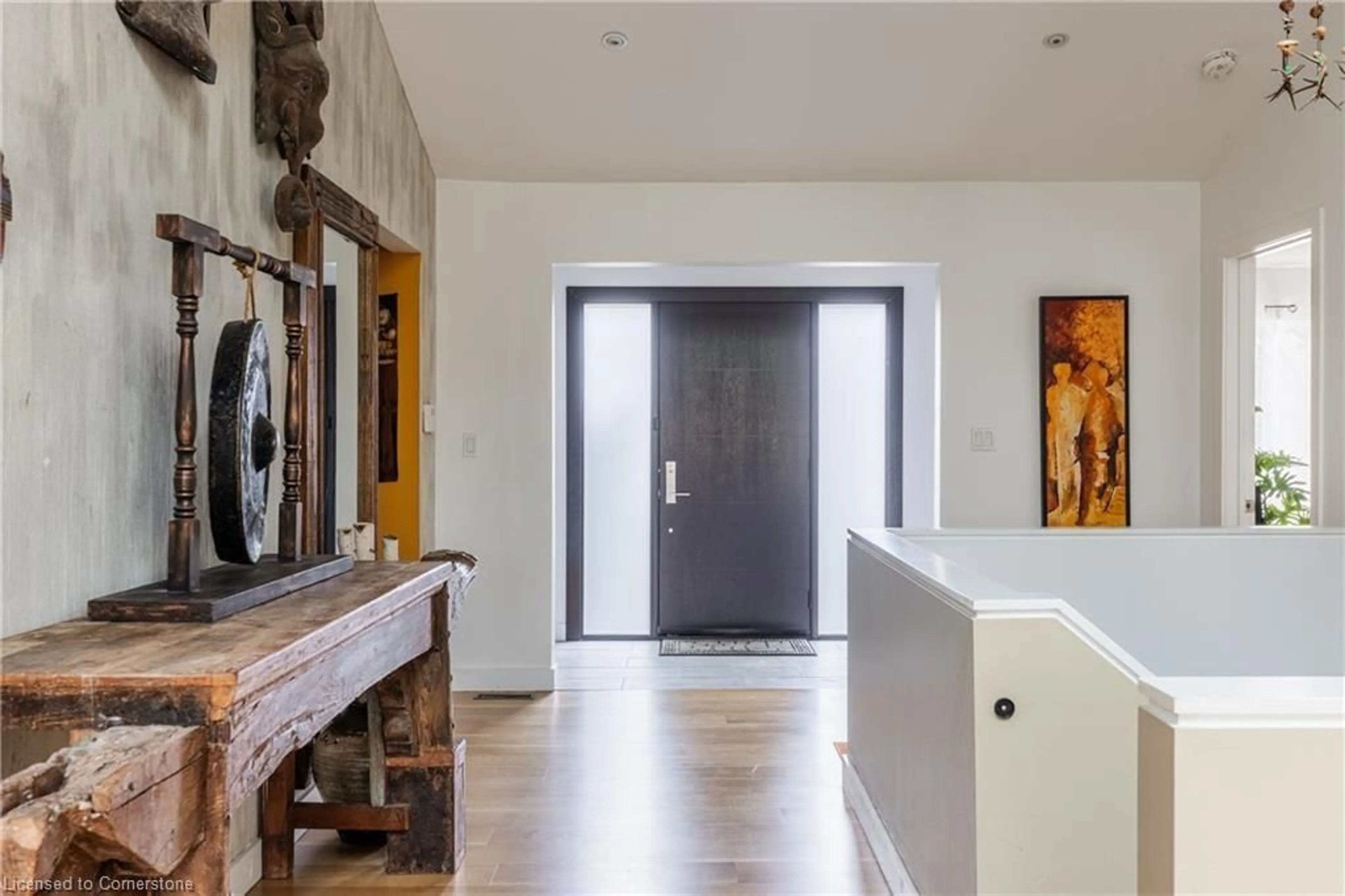 Indoor entryway for 39 Hilts Dr, Stoney Creek Ontario L8G 3H5