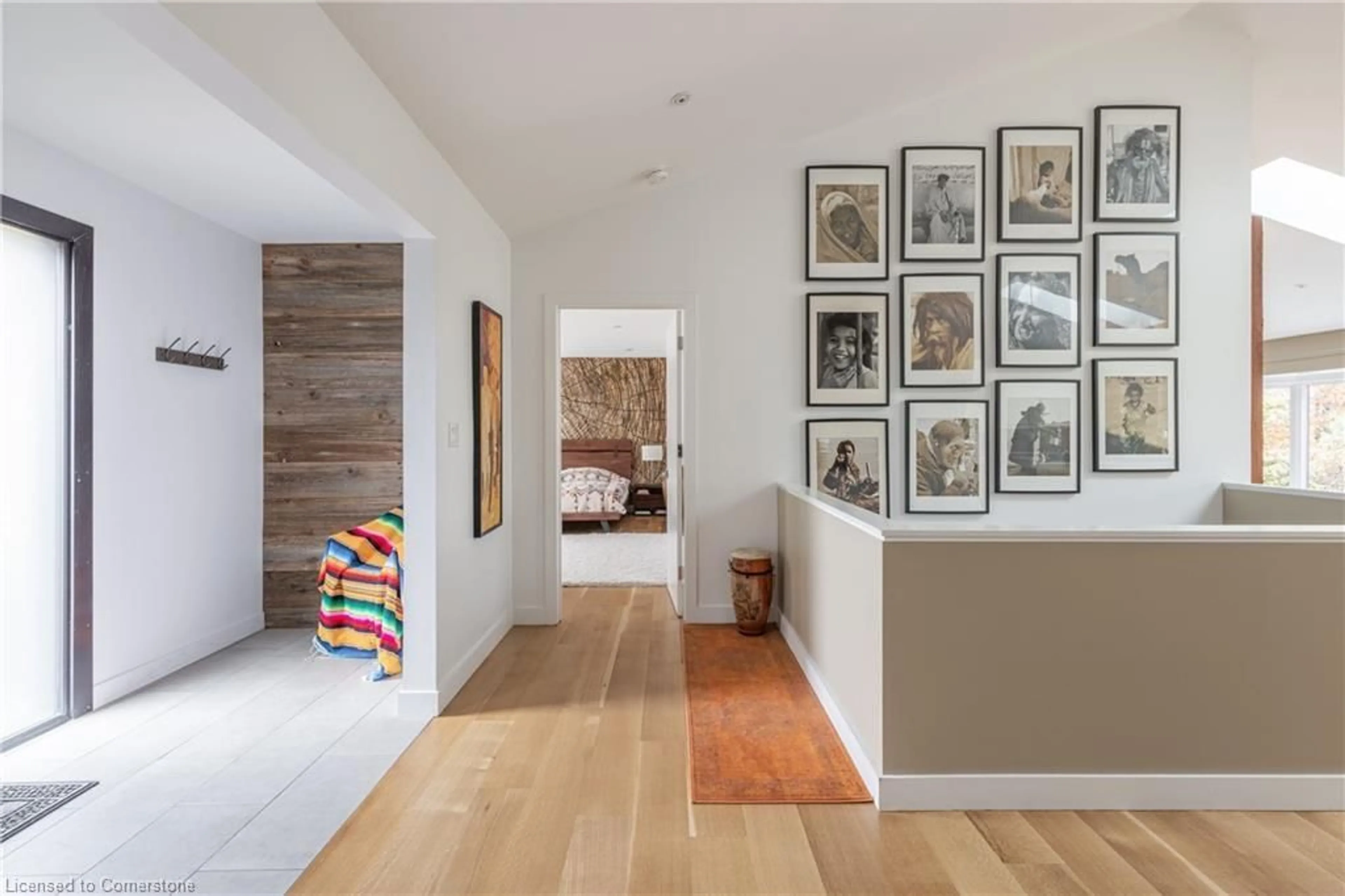 Indoor entryway for 39 Hilts Dr, Stoney Creek Ontario L8G 3H5
