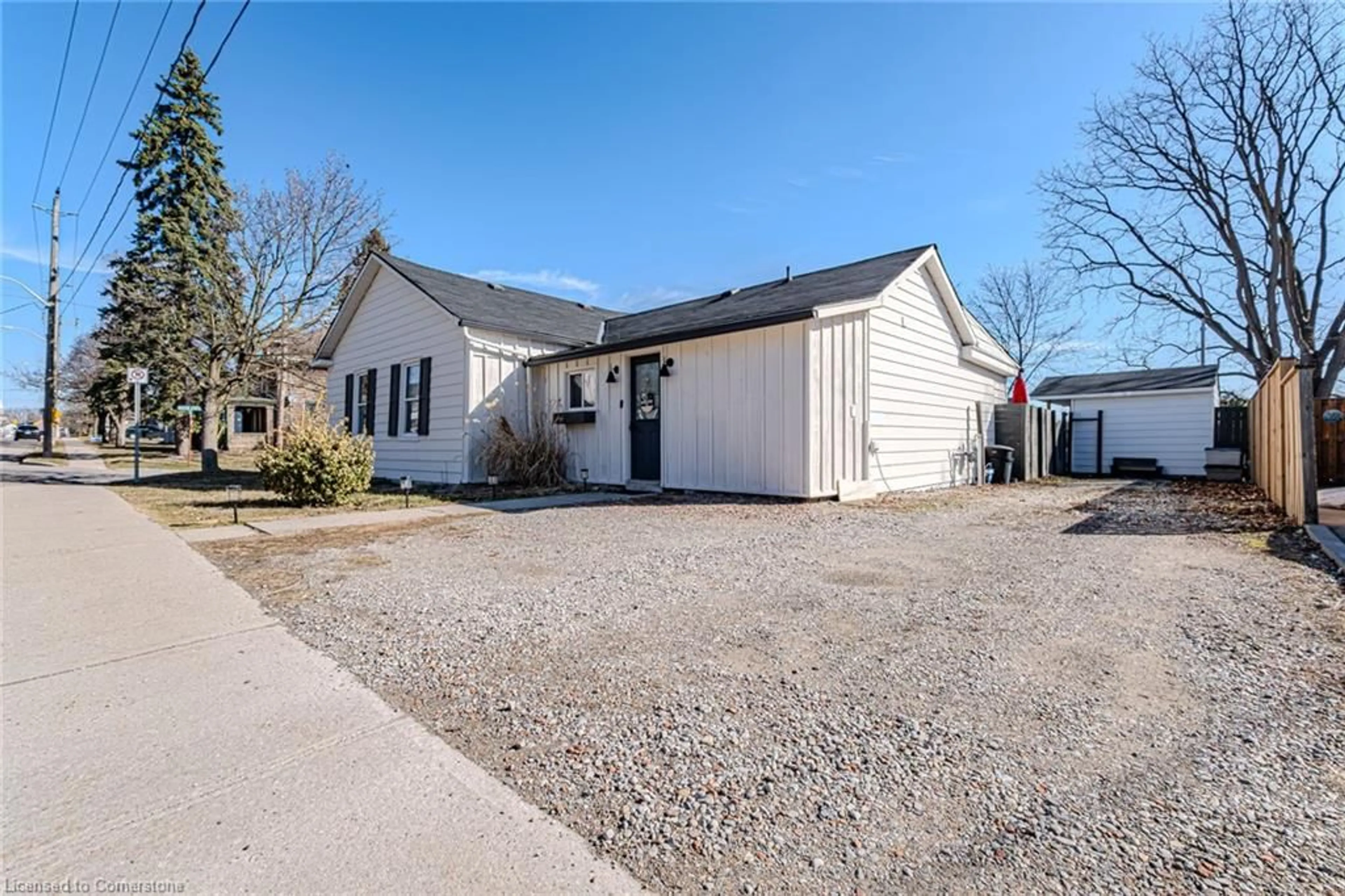 Unknown for 37 Queen St, Paris Ontario N3L 1C5