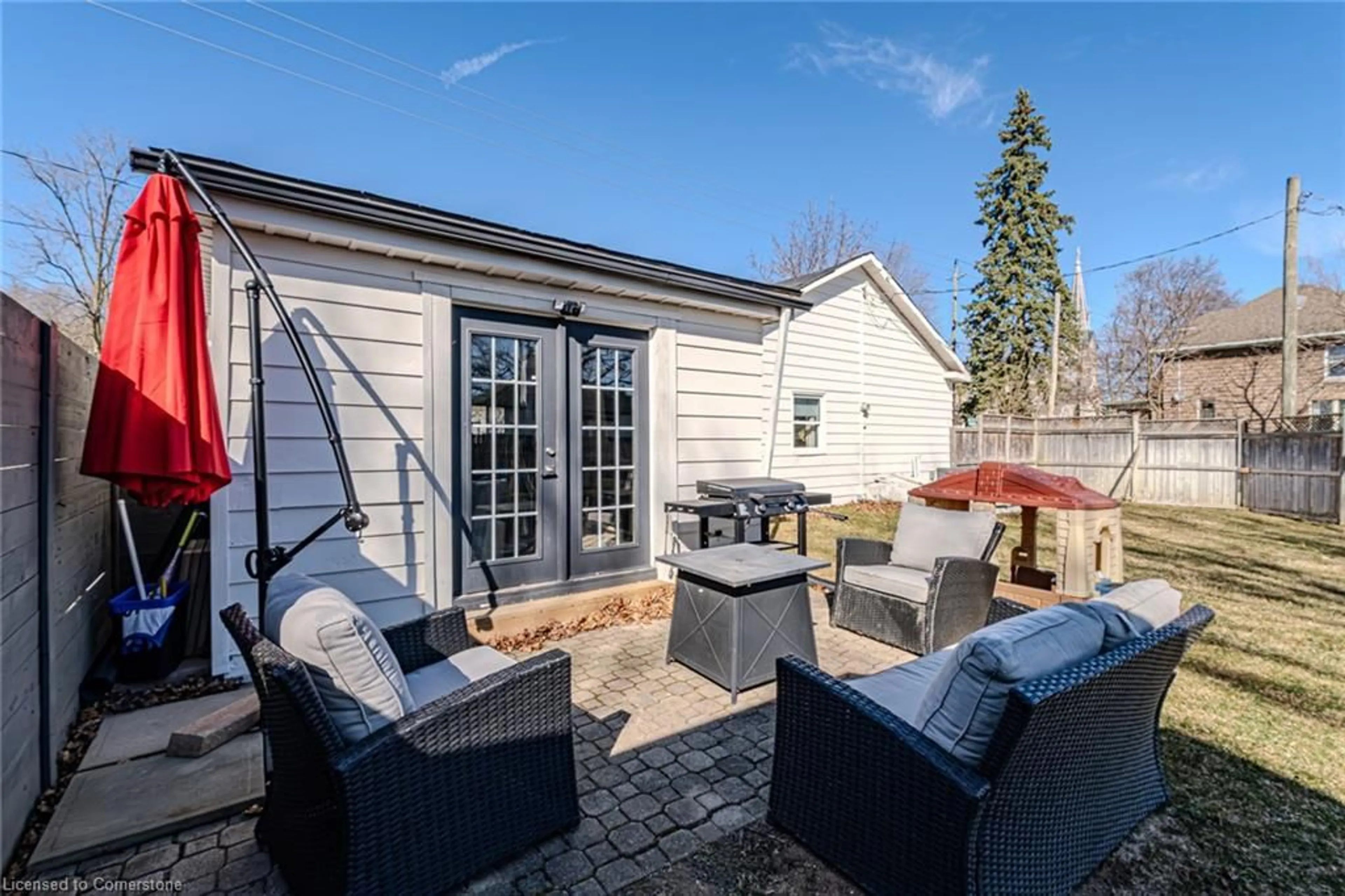Patio, street for 37 Queen St, Paris Ontario N3L 1C5