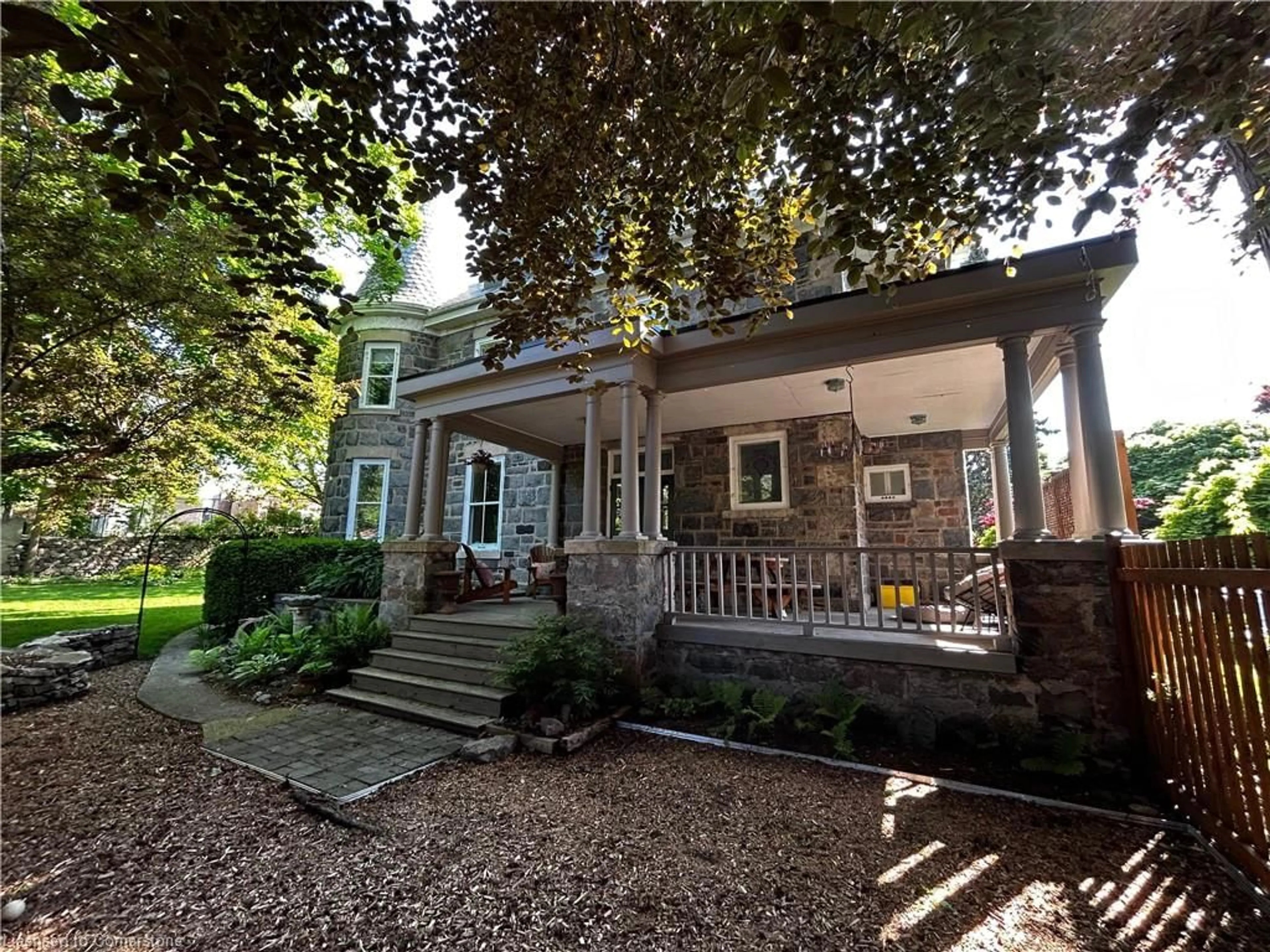 A pic from outside/outdoor area/front of a property/back of a property/a pic from drone, street for 54 Bruce St, Cambridge Ontario N1R 2E3