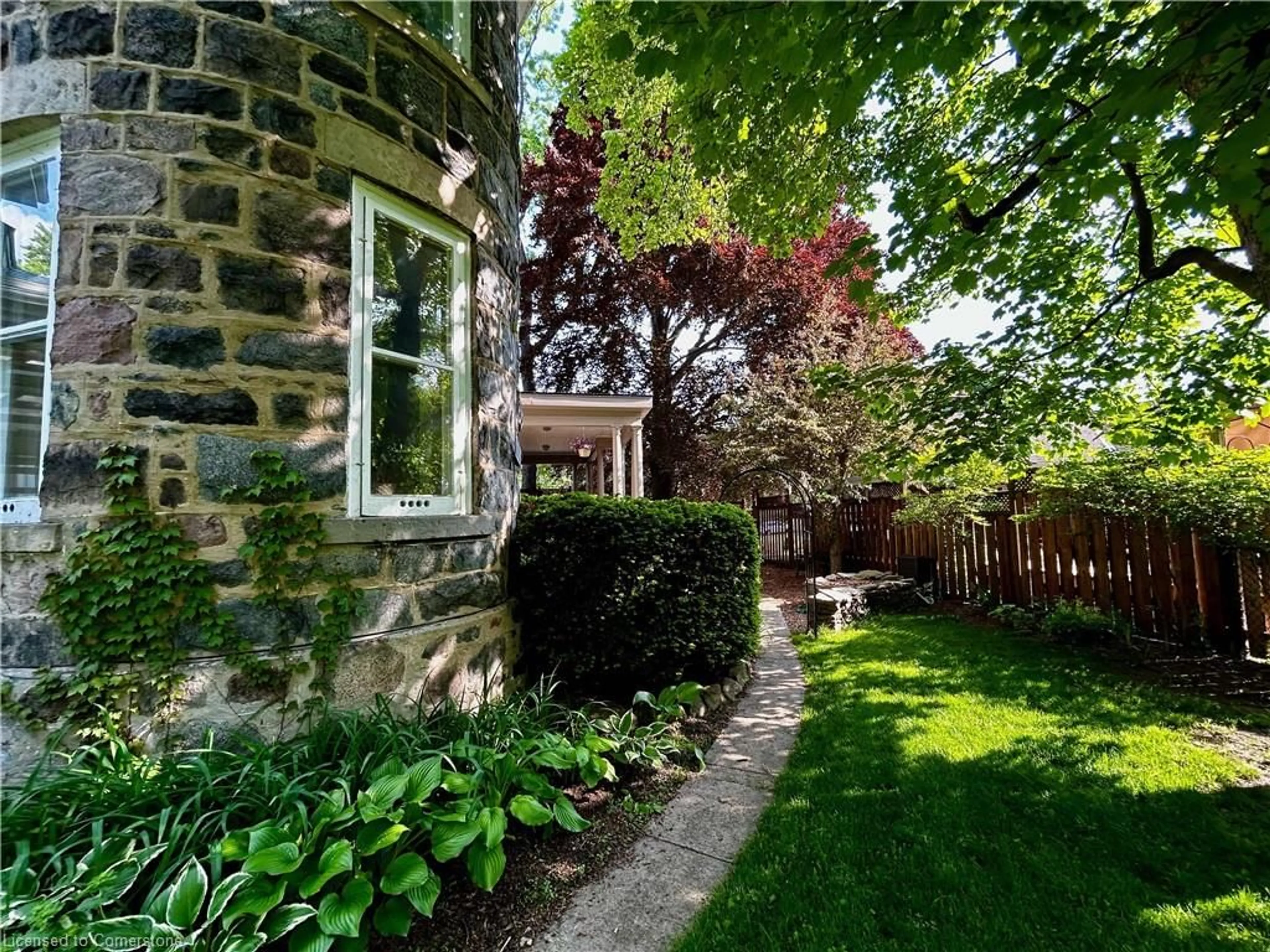 Unknown for 54 Bruce St, Cambridge Ontario N1R 2E3