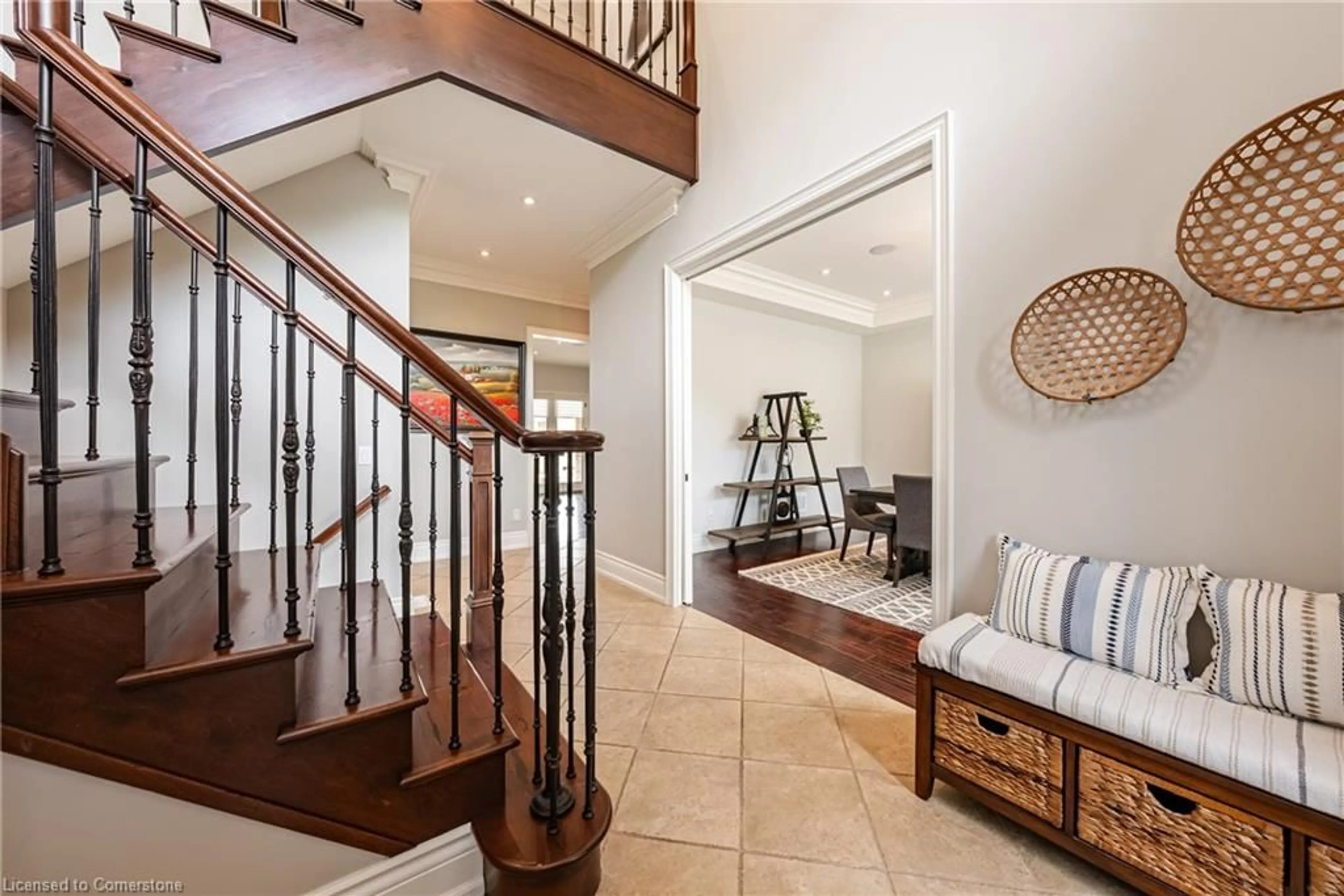 Indoor entryway for 7 Gregorio Crt, Ancaster Ontario L9G 0B8