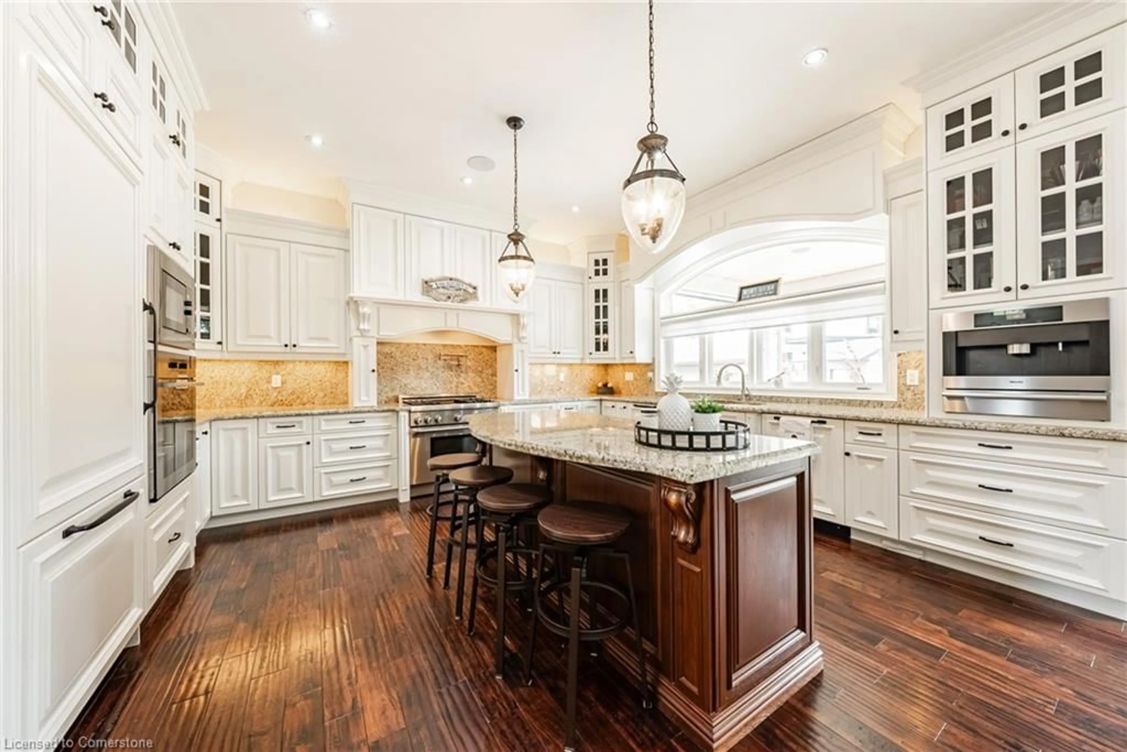 Open concept kitchen, unknown for 7 Gregorio Crt, Ancaster Ontario L9G 0B8