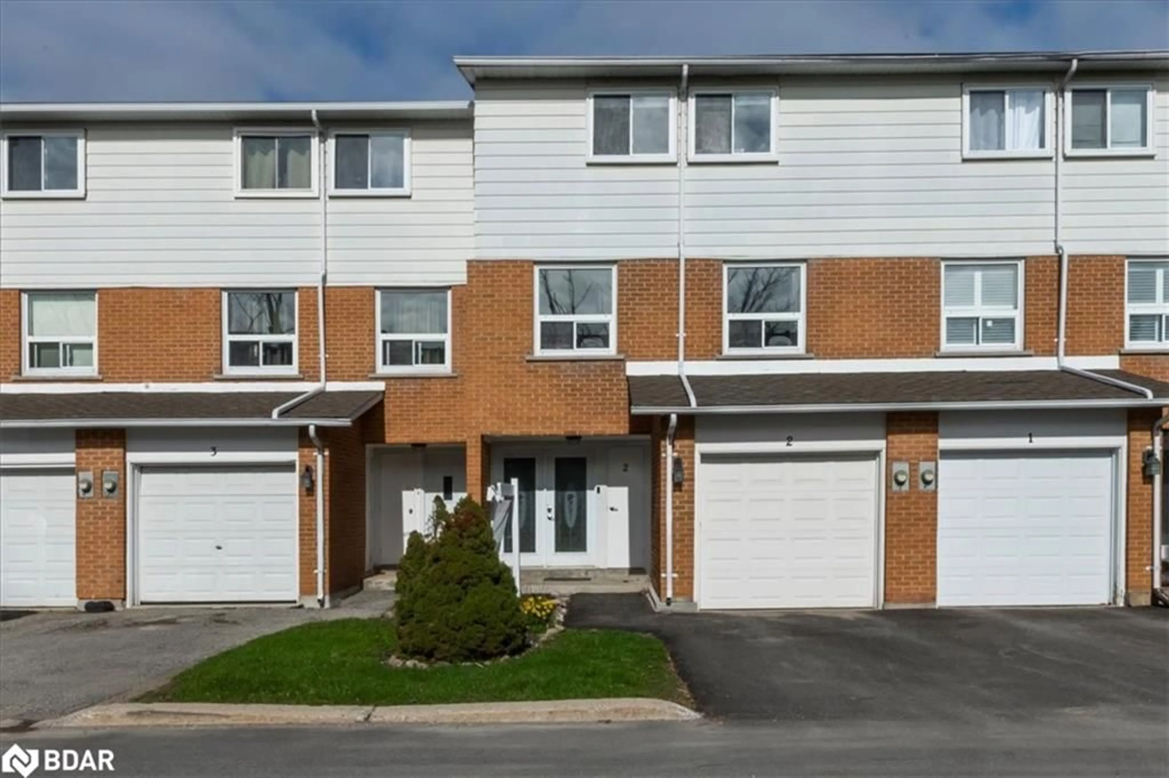 Unknown for 235 Steel St #2, Barrie Ontario L4M 2H1