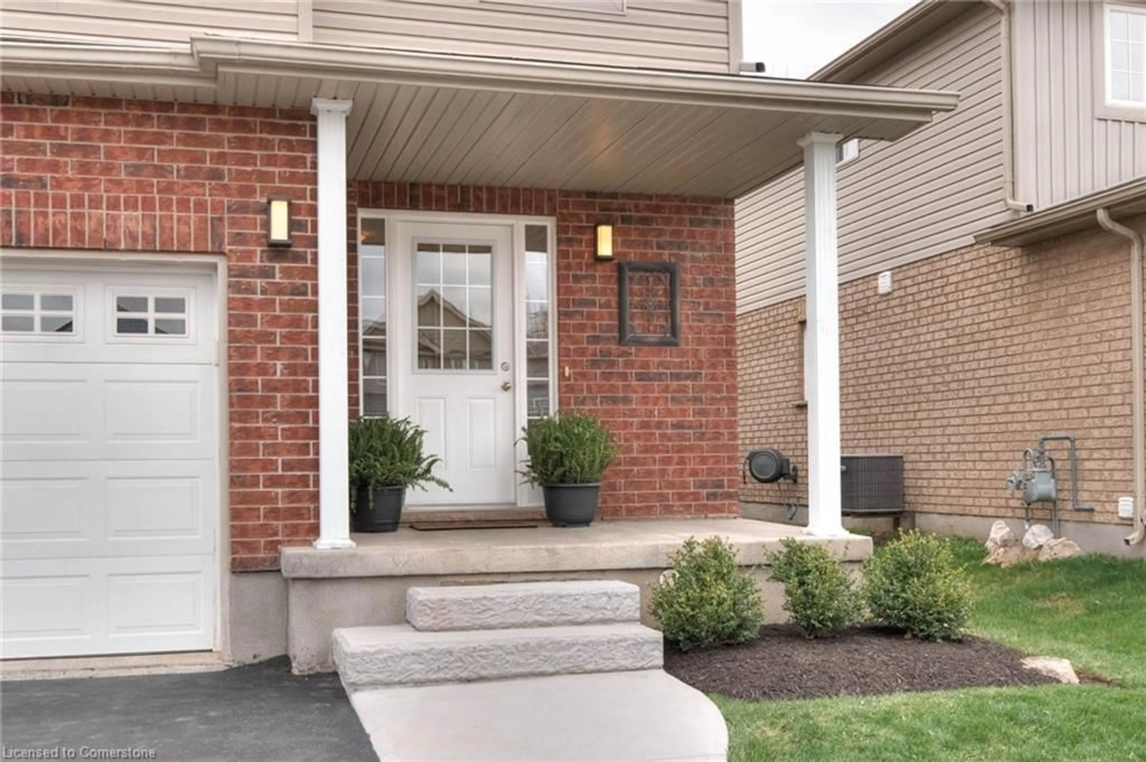 Indoor entryway for 137 Porchlight Dr, Elmira Ontario N3B 0A3