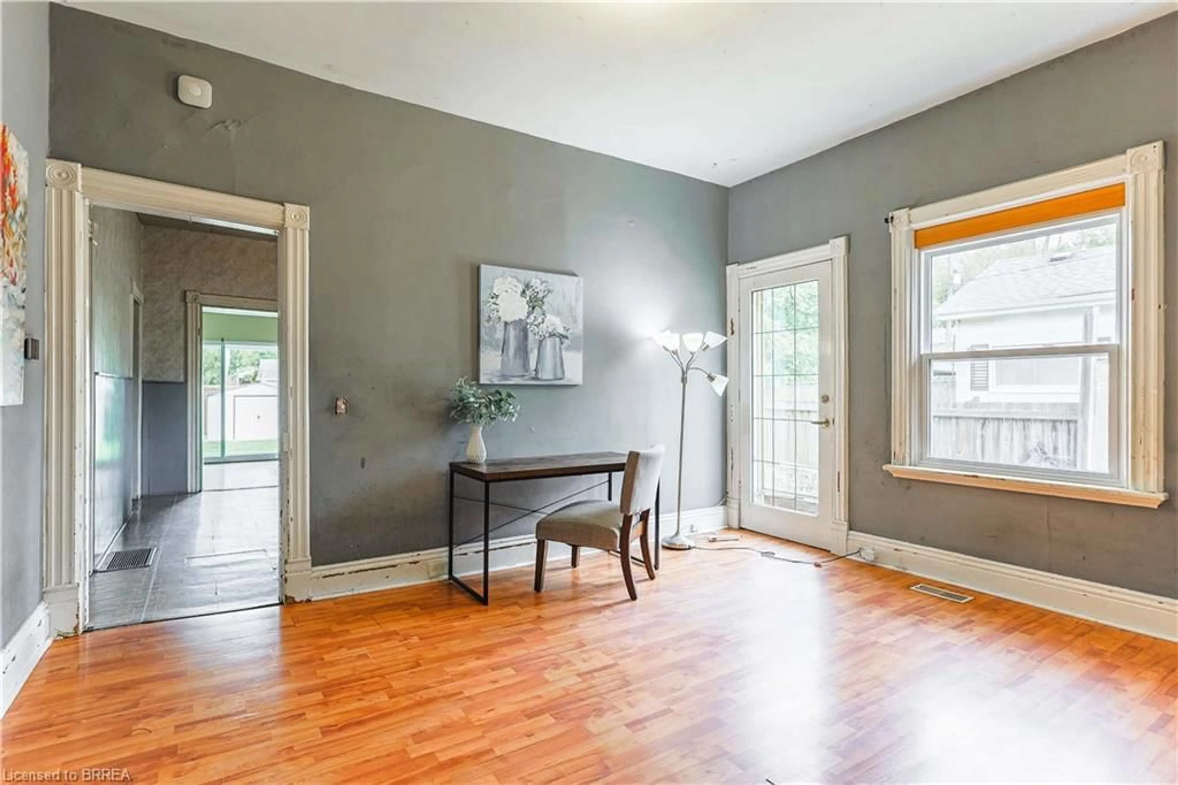 Indoor entryway for 8 Main St, Brantford Ontario N3R 3X2