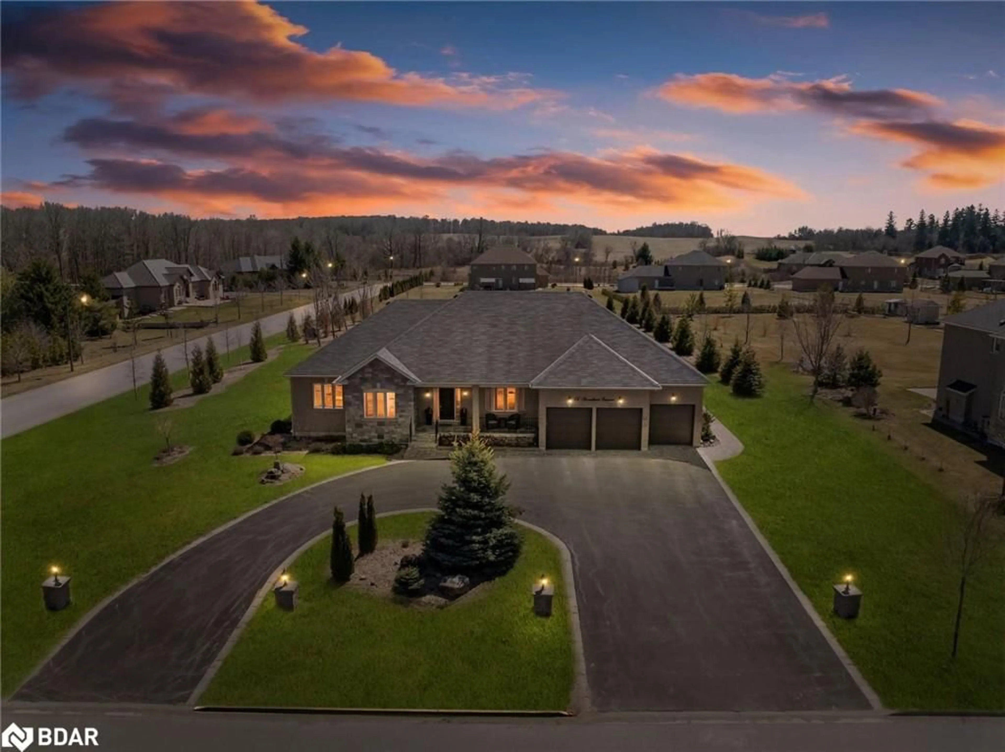 A pic from outside/outdoor area/front of a property/back of a property/a pic from drone, unknown for 66 Stonesthrow Cres, Uxbridge Ontario L0C 1A0