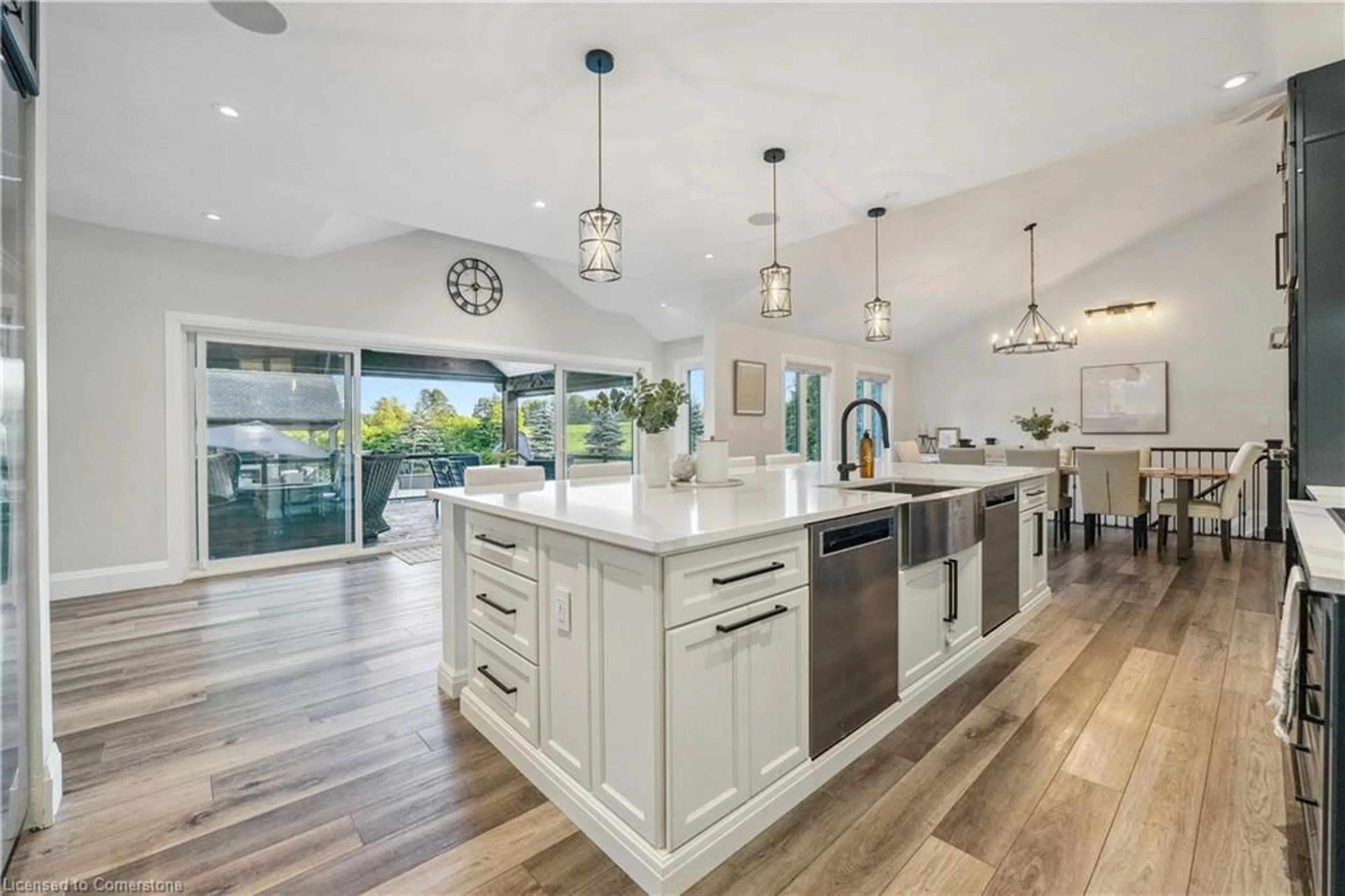 Open concept kitchen, ceramic/tile floor for 102 Concession 11, Hamilton Ontario L8B 1H8