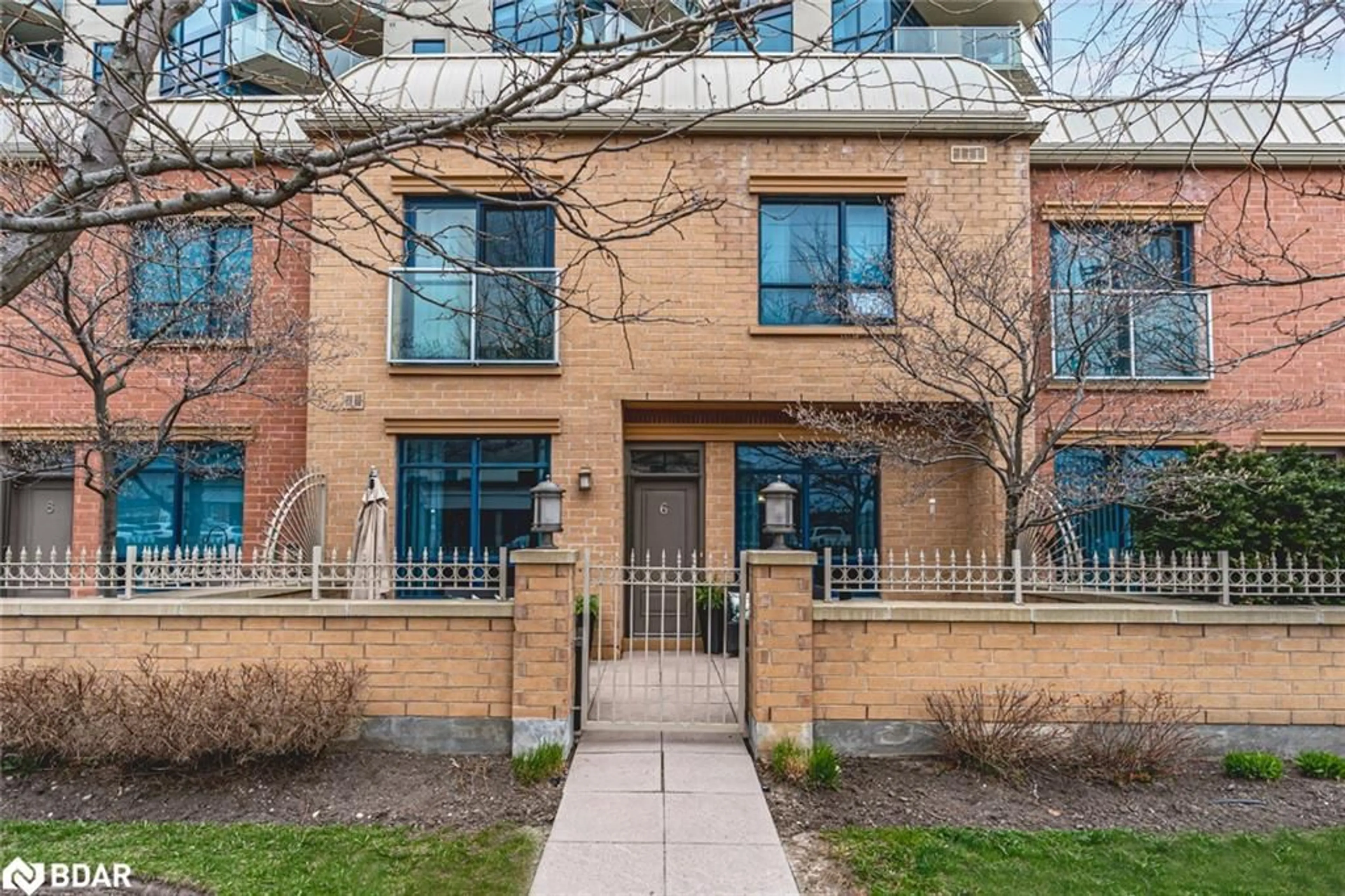 Home with brick exterior material, street for 6 Victoria St, Barrie Ontario L4N 6G2